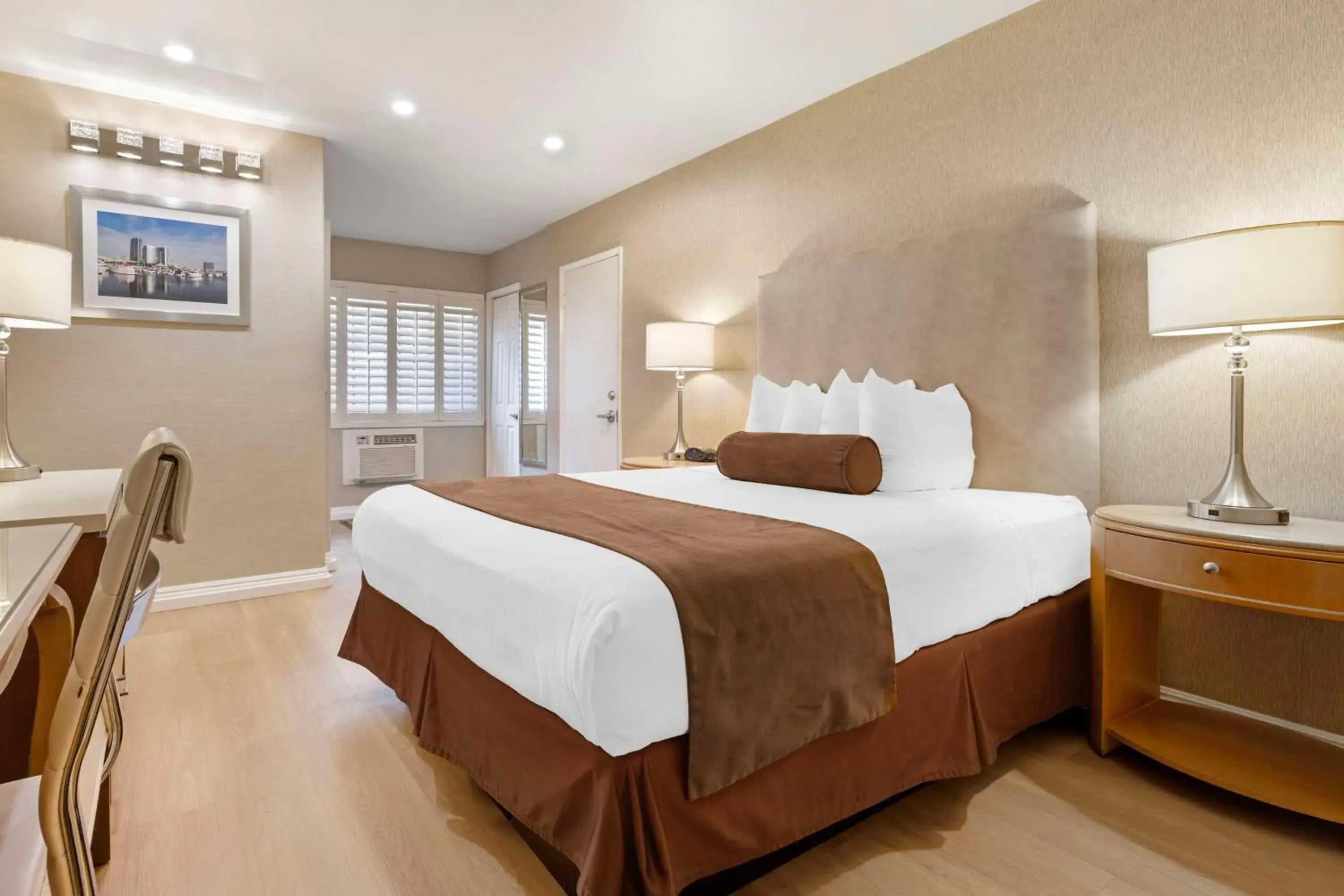 Bedroom, Bed in Best Western Downtown San Diego Bedroom, Bed in Best Western Downtown San Diego