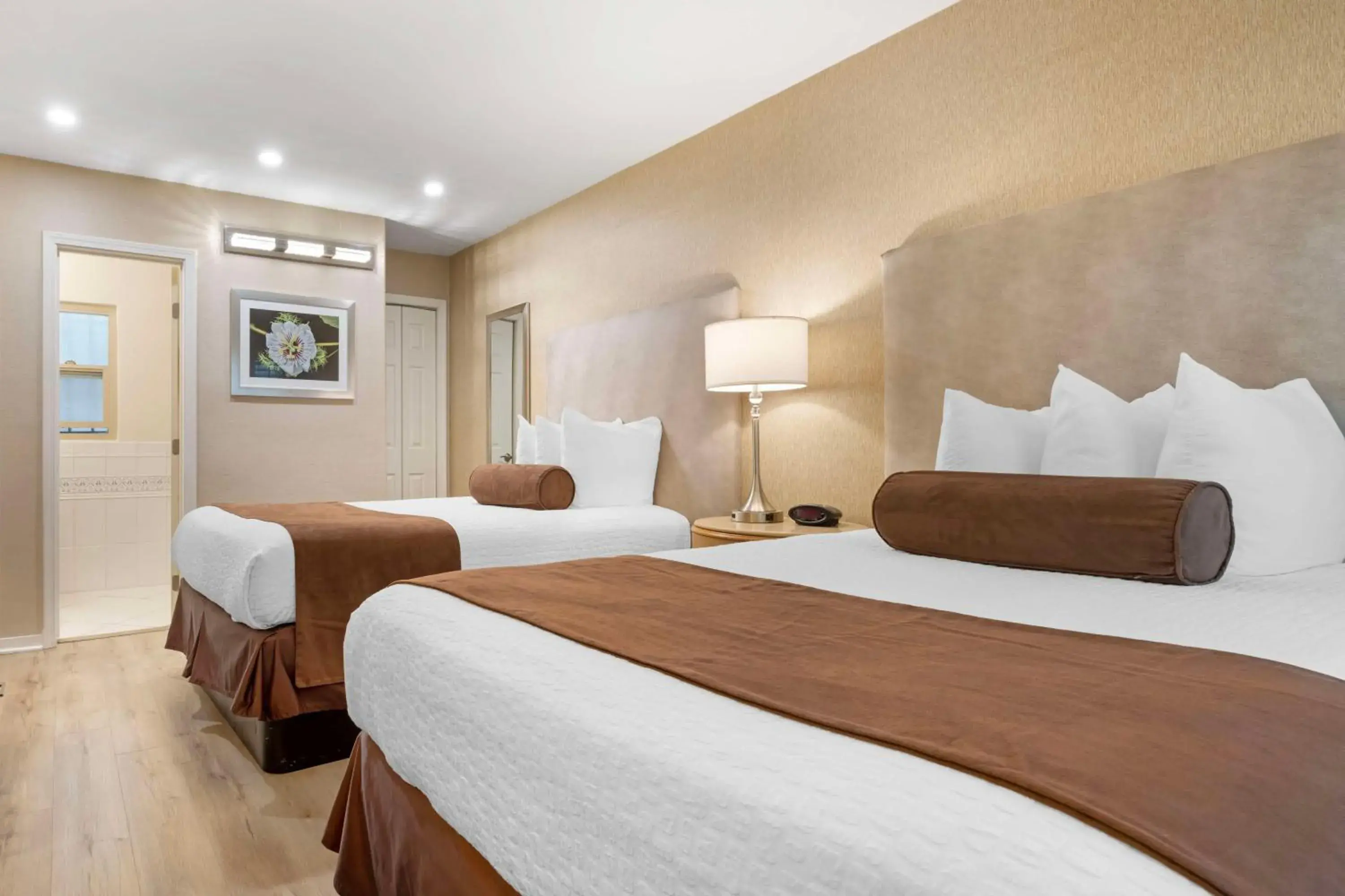 Bedroom, Bed in Best Western Cabrillo Garden Inn Bedroom, Bed in Best Western Cabrillo Garden Inn