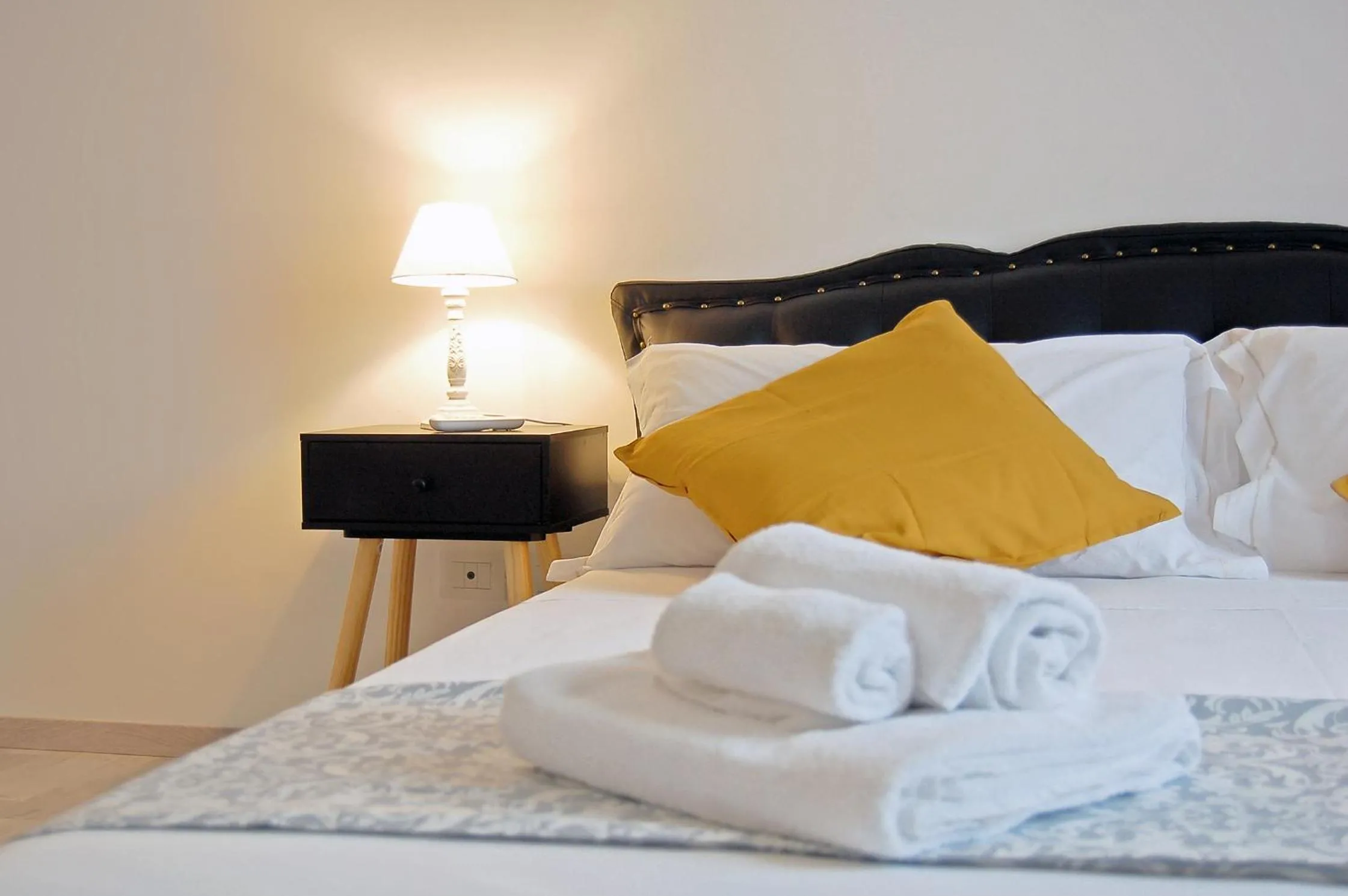 Bed in Pompeo Magno White Luxury Apartment