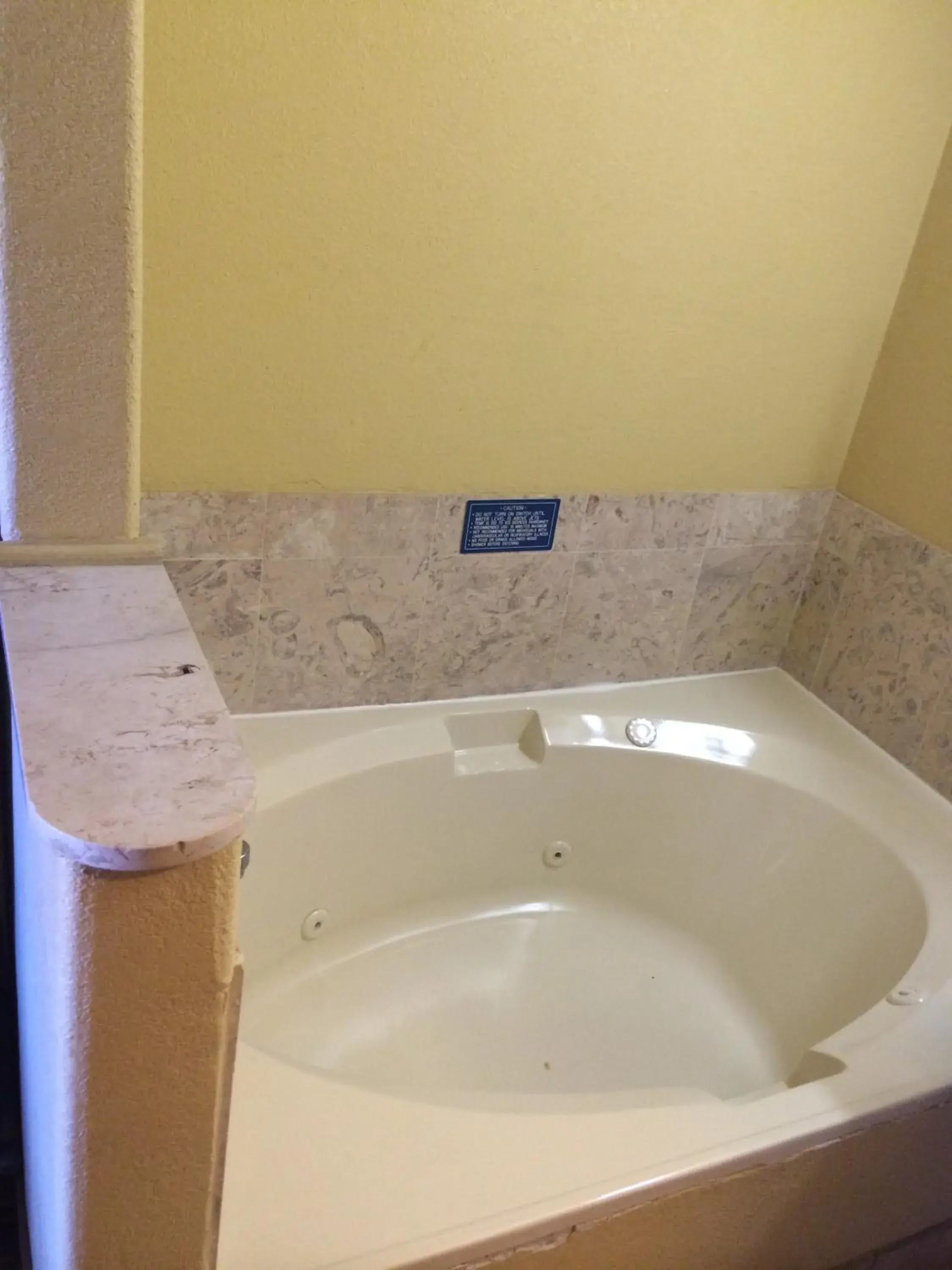 Spa and wellness centre/facilities in Cotulla Executive Inn Spa and wellness centre/facilities in Cotulla Executive Inn