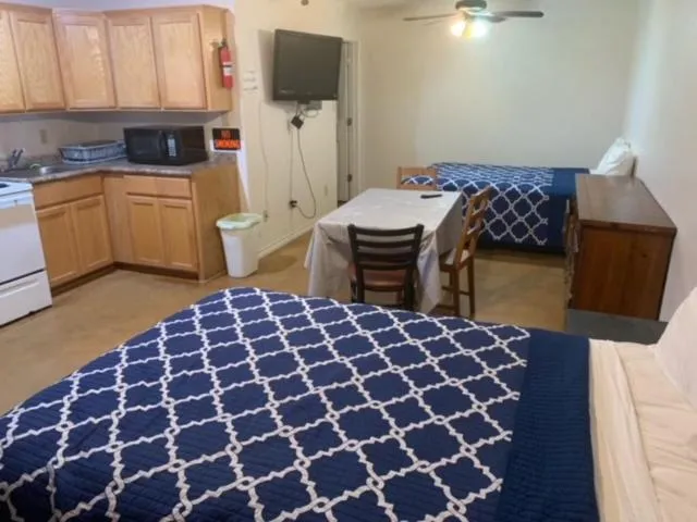 Bed in Cotulla Executive Inn