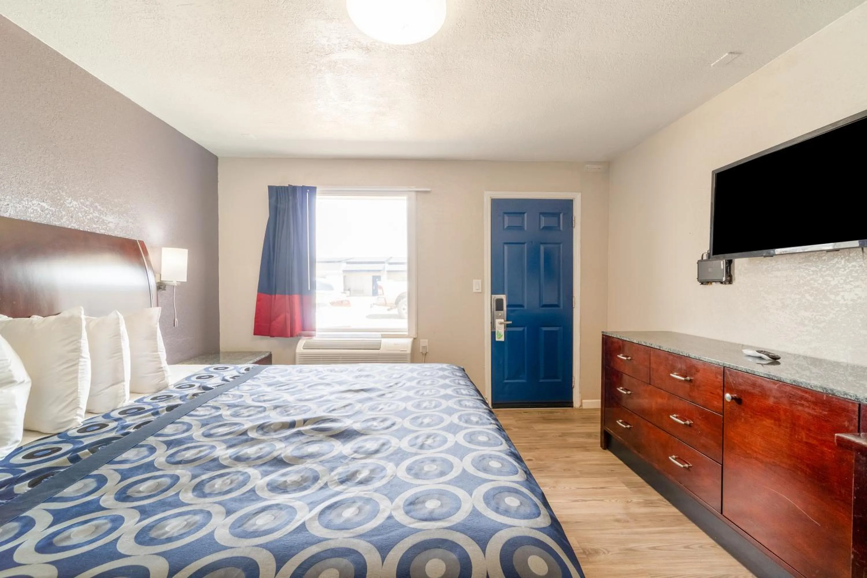 Bedroom, Bed in Economy Inn By OYO, Lamesa TX