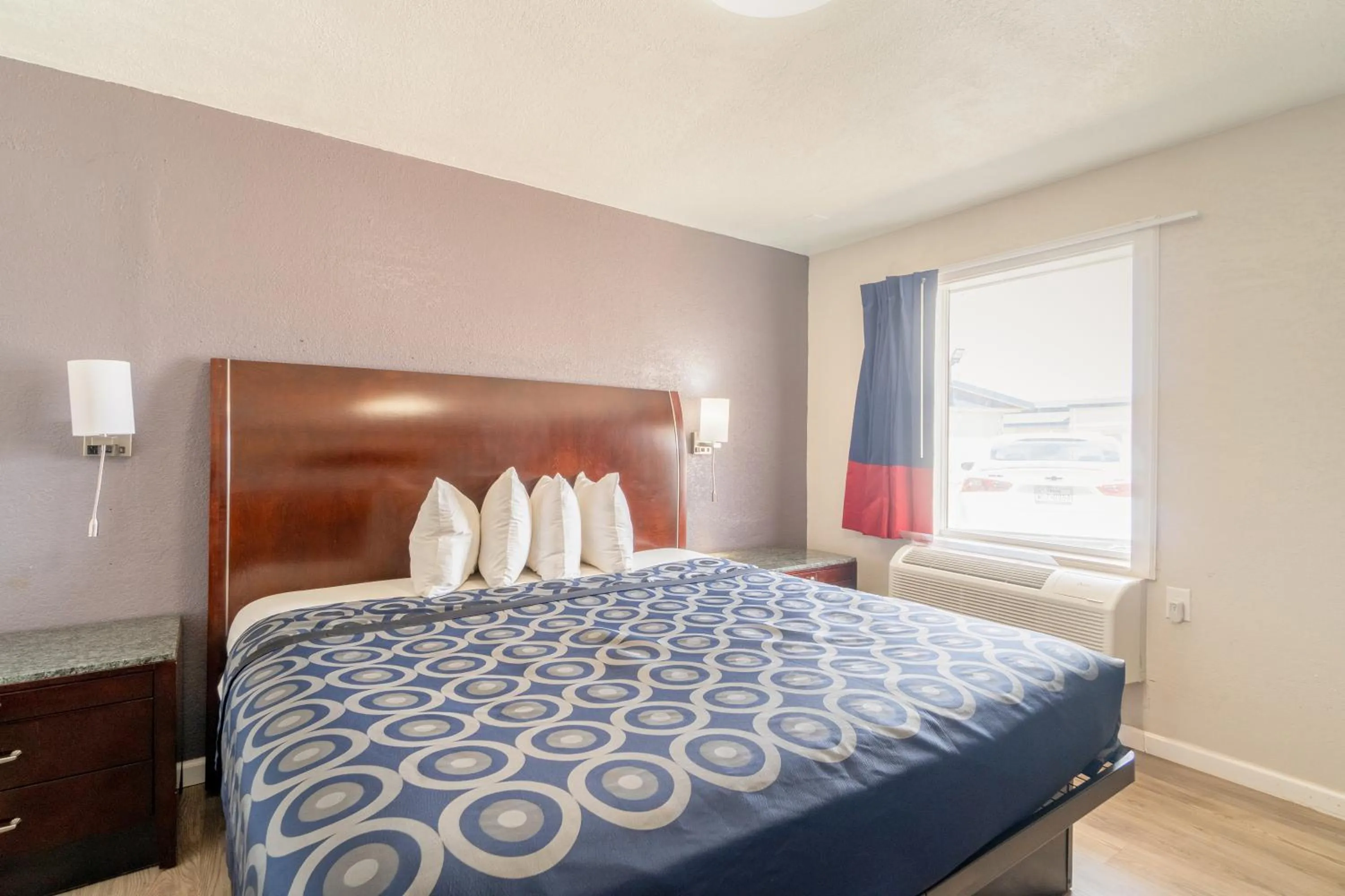 Bedroom, Bed in Economy Inn By OYO, Lamesa TX