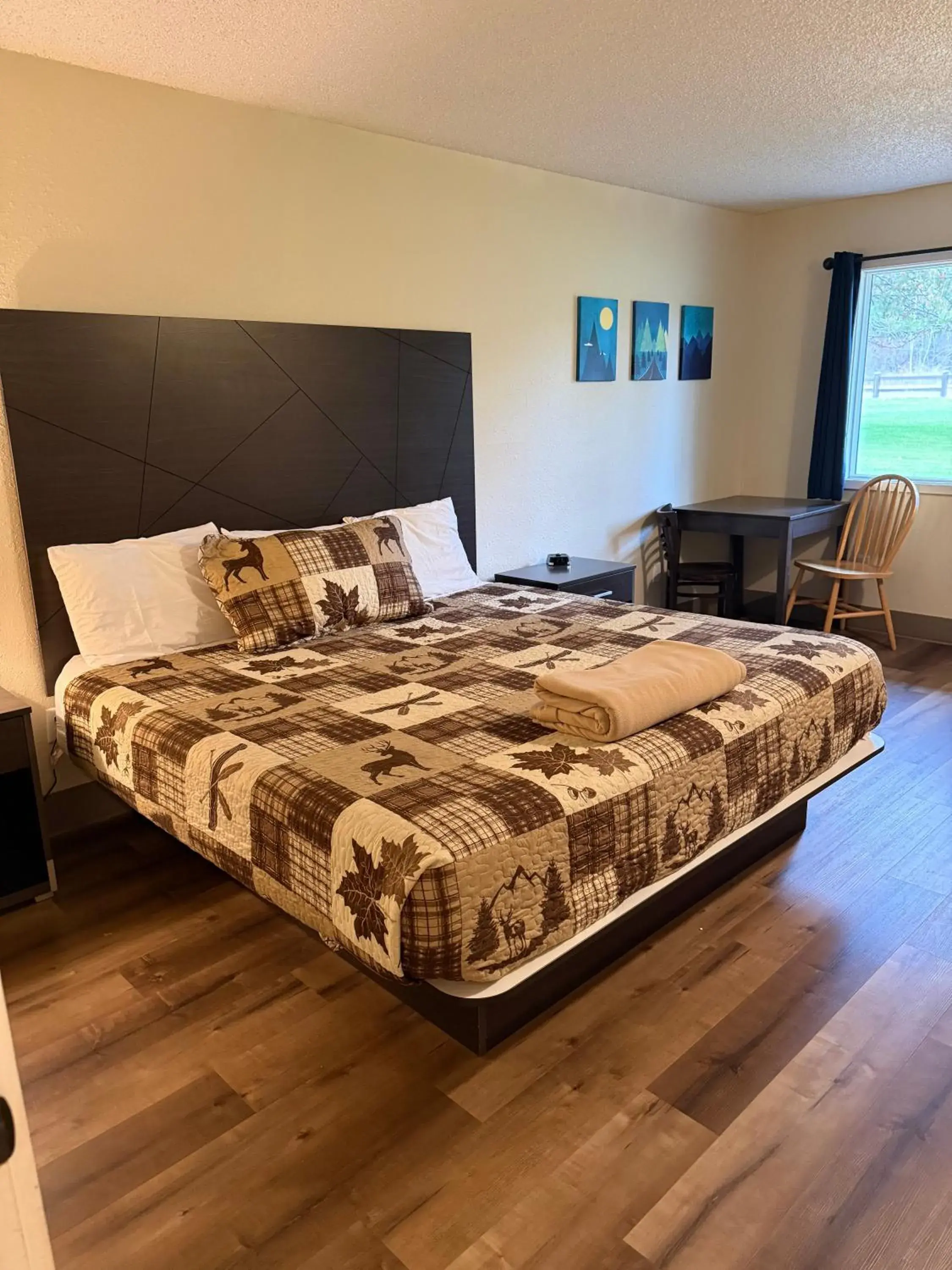 King Room in Winthrop Inn King Room in Winthrop Inn