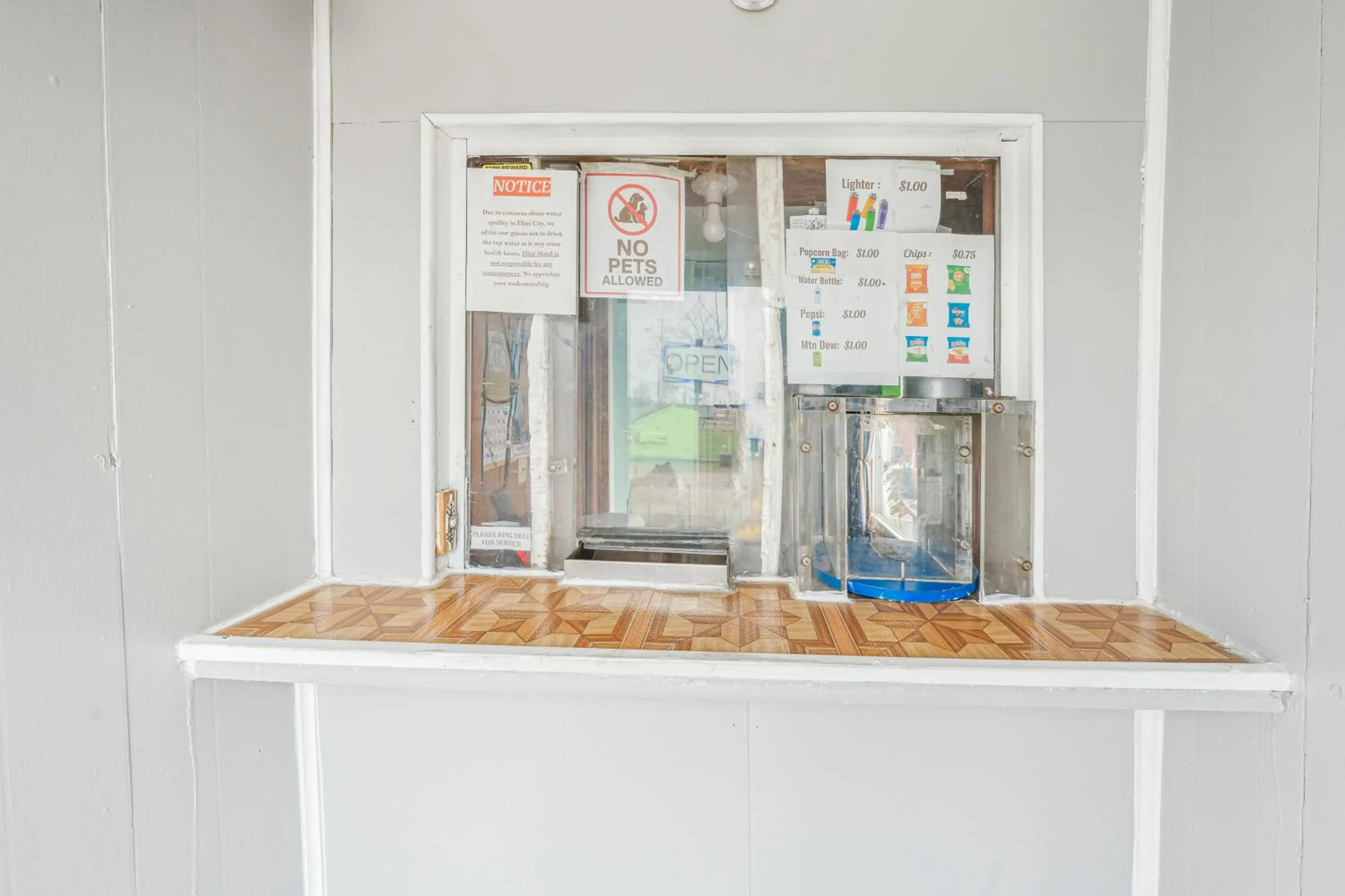 Lobby or reception in Flint Motel by OYO MI Near I-475