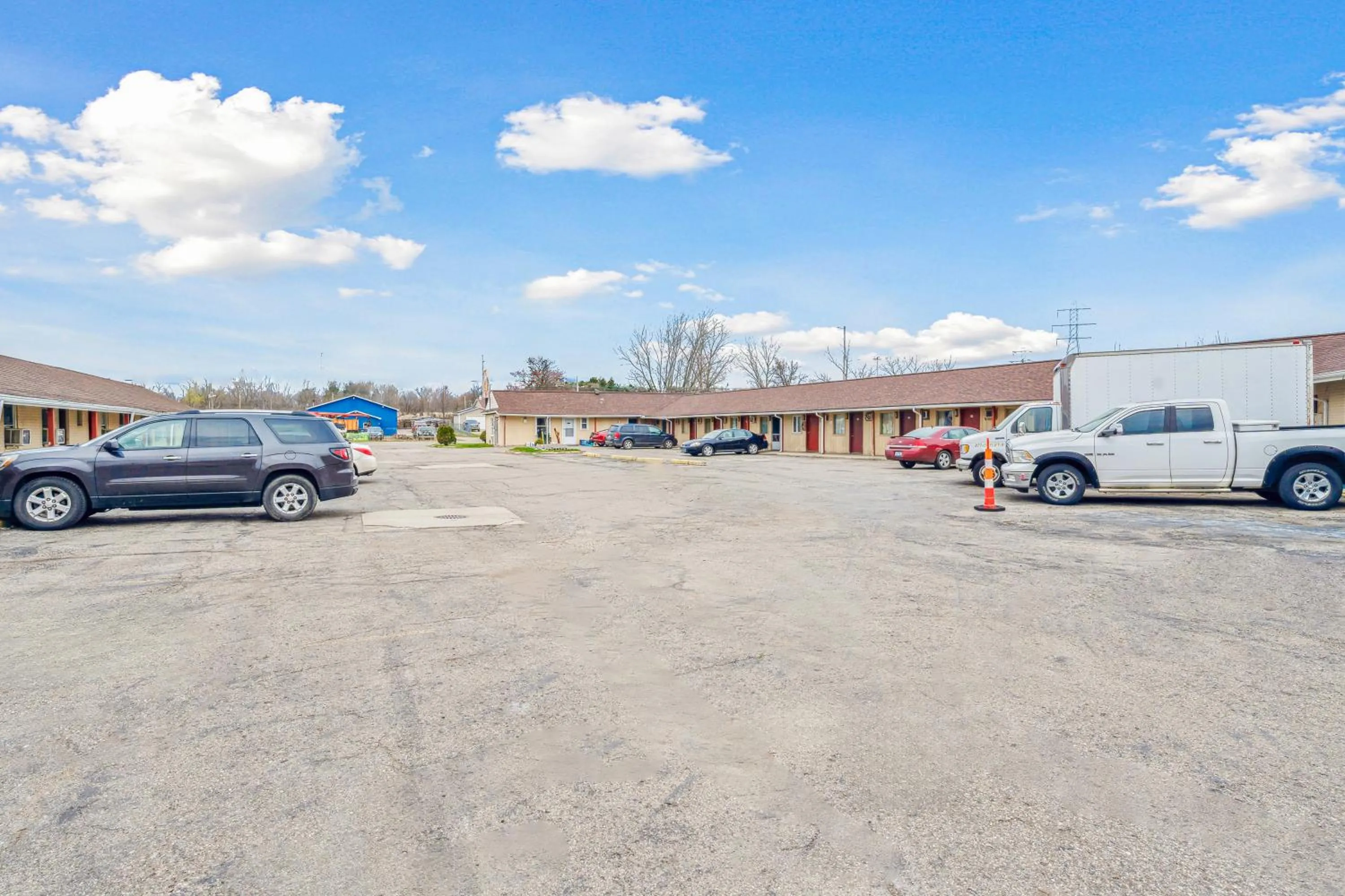 Parking in Flint Motel by OYO MI Near I-475