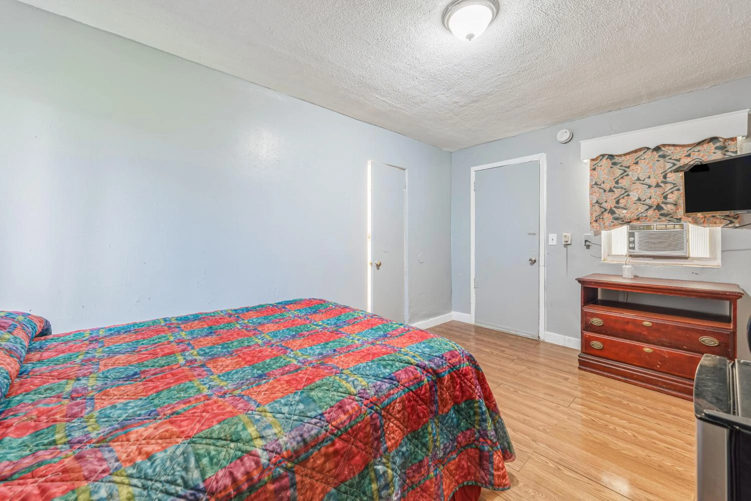 Bedroom, Bed in Flint Motel by OYO MI Near I-475