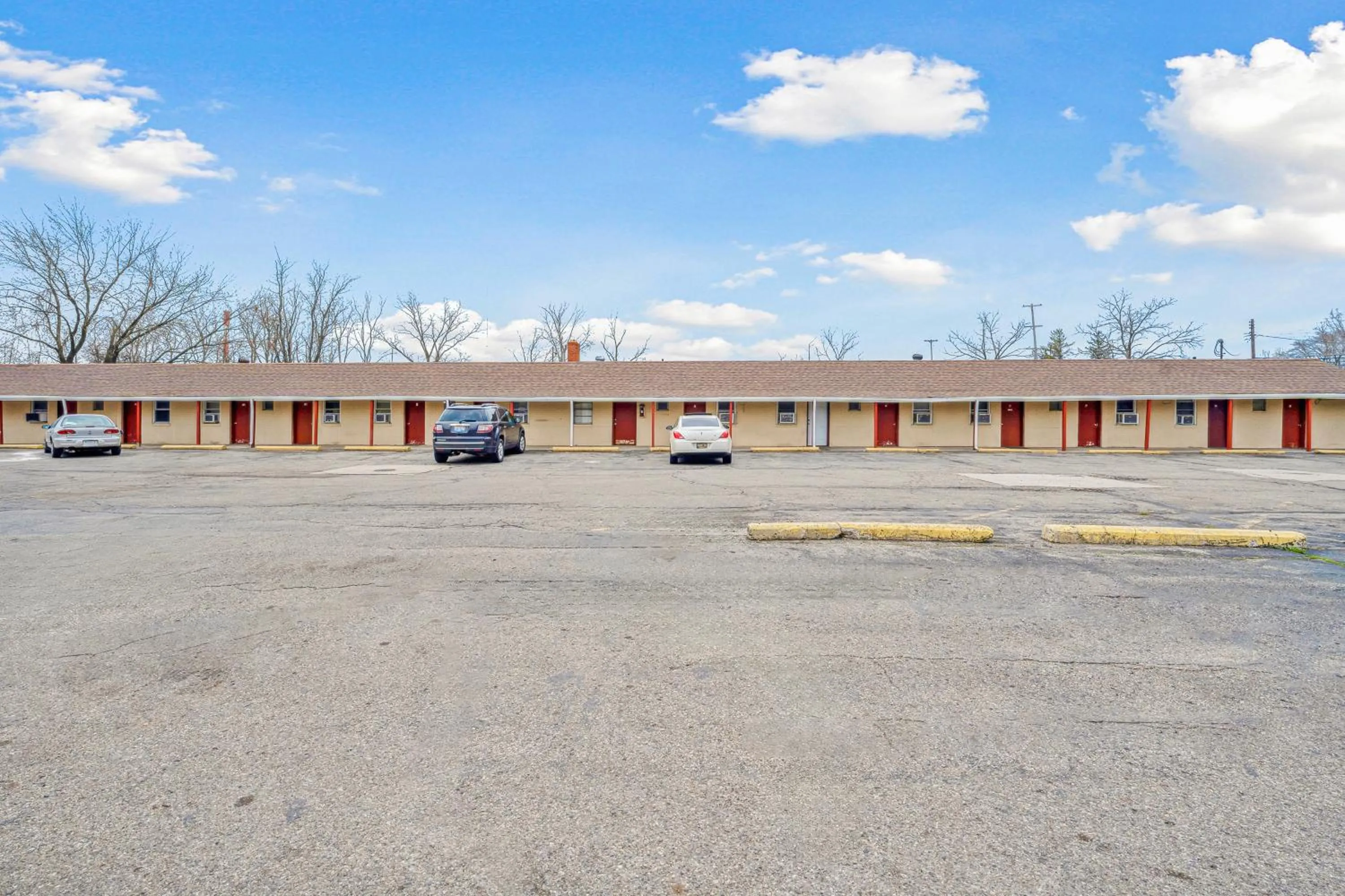 Parking in Flint Motel by OYO MI Near I-475