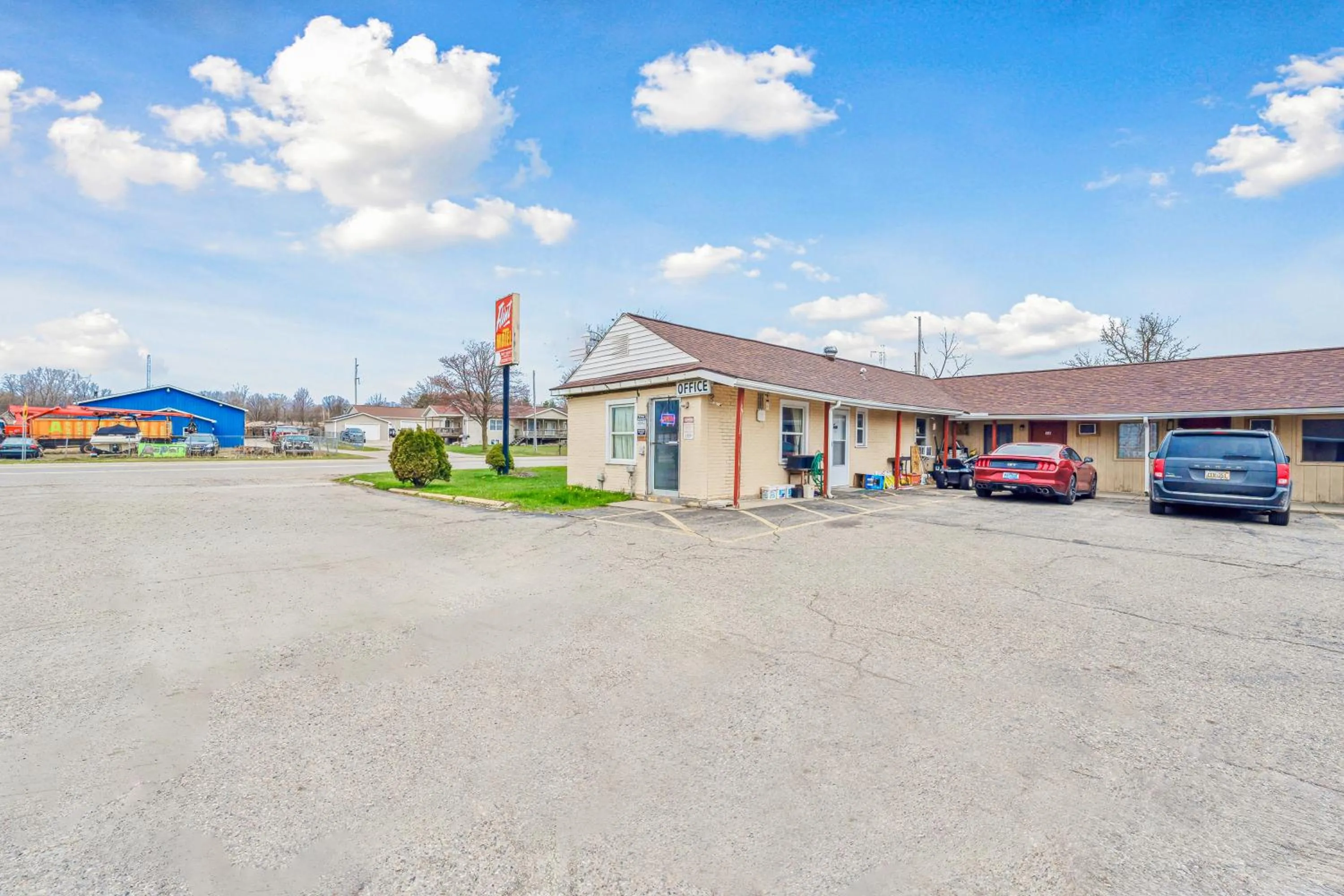 Parking in Flint Motel by OYO MI Near I-475