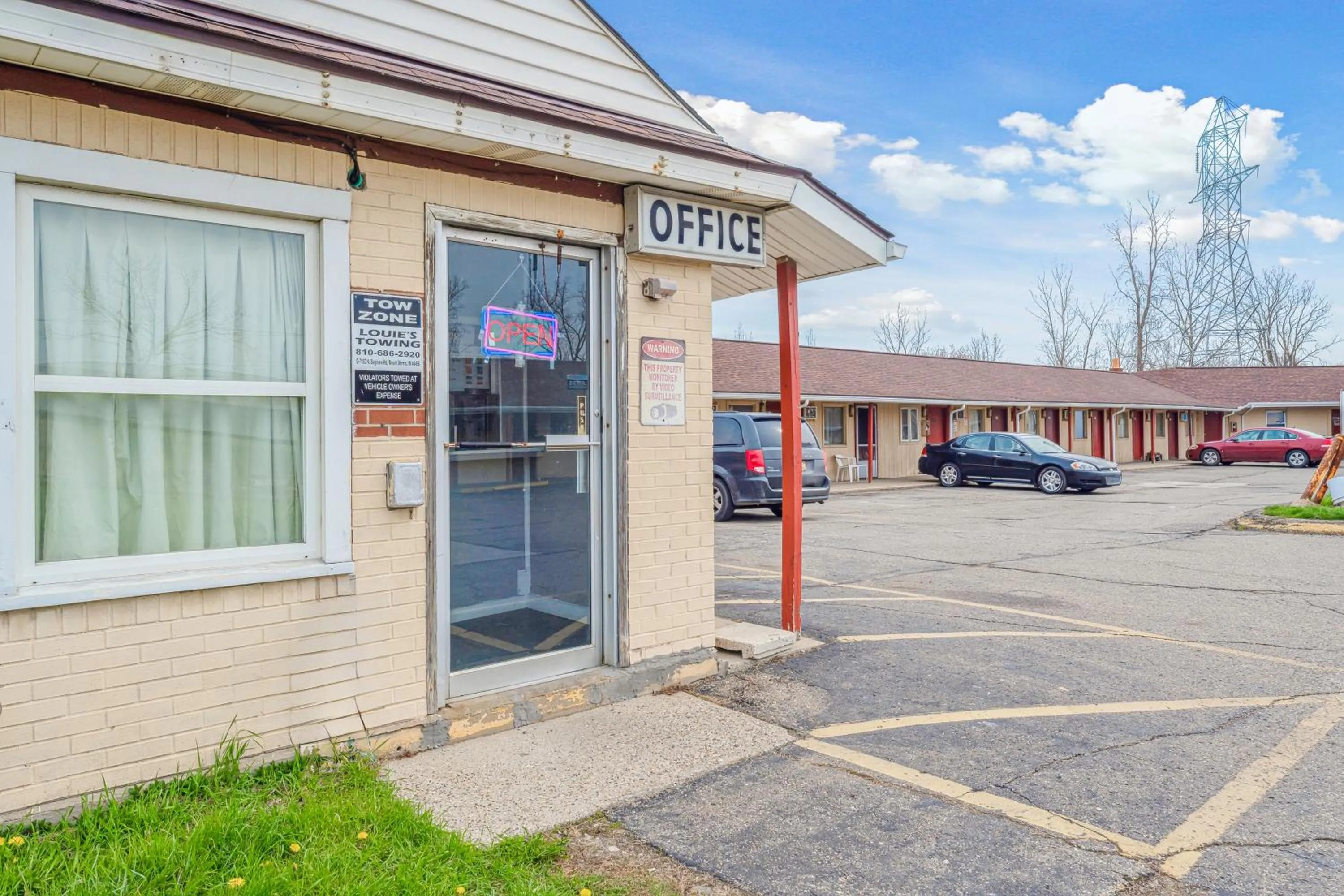Lobby or reception in Flint Motel by OYO MI Near I-475