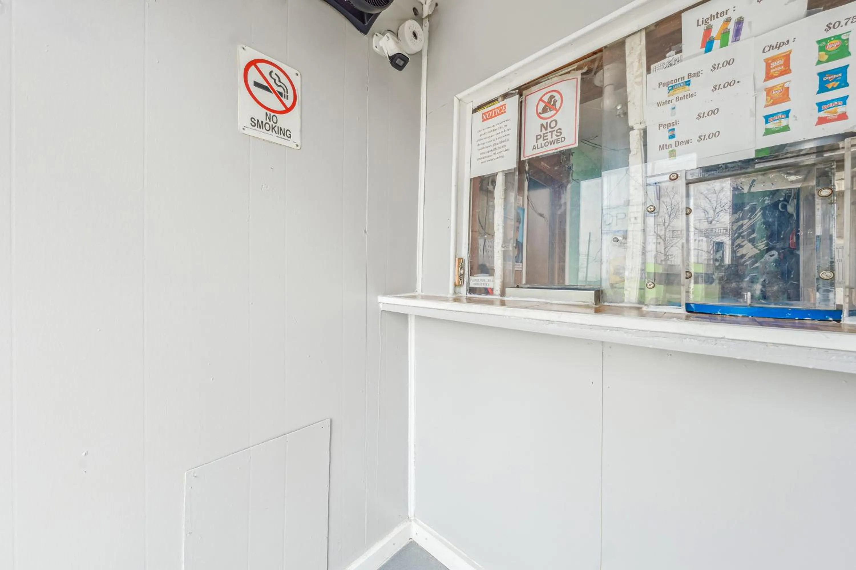 Lobby or reception in Flint Motel by OYO MI Near I-475