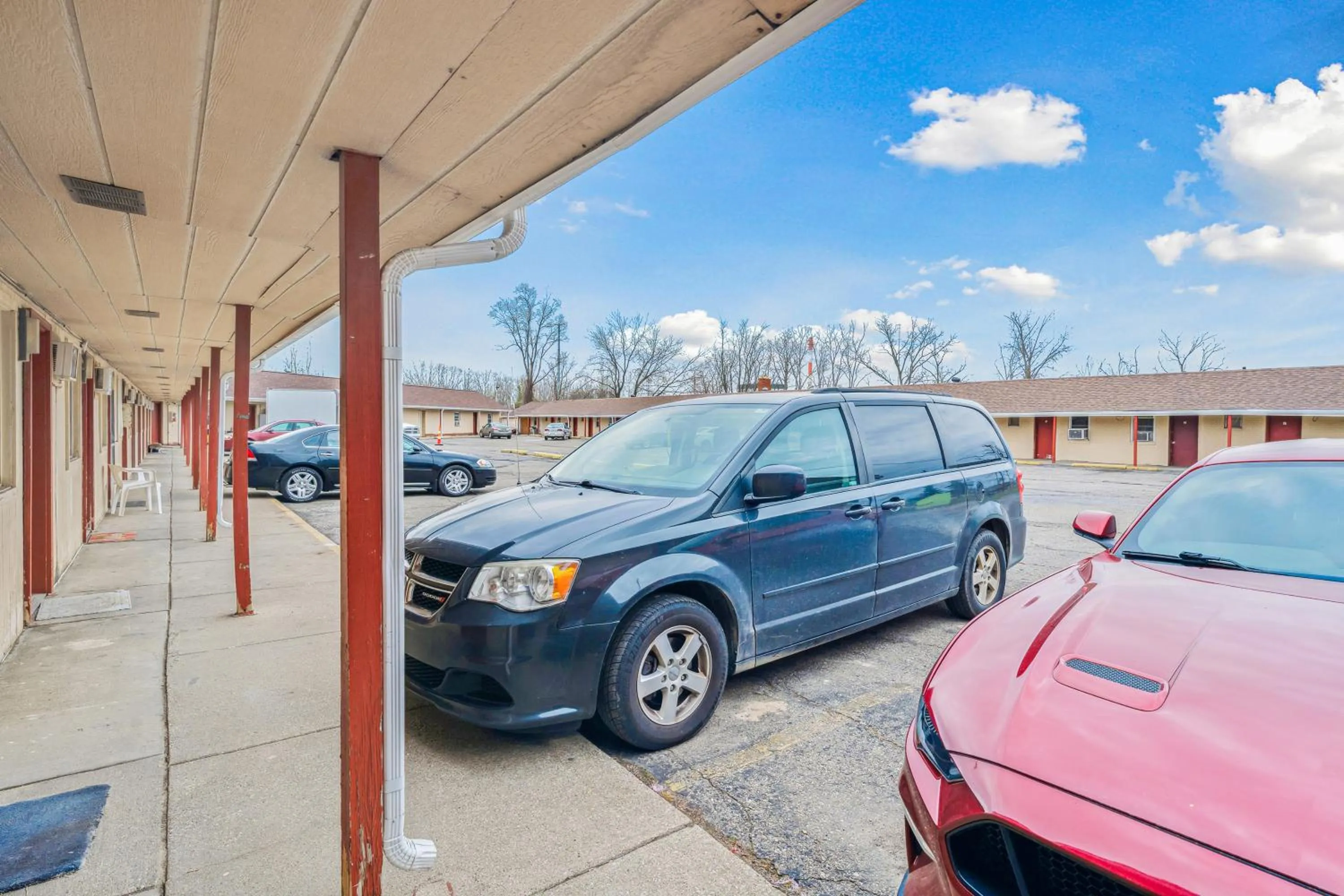 Parking in Flint Motel by OYO MI Near I-475
