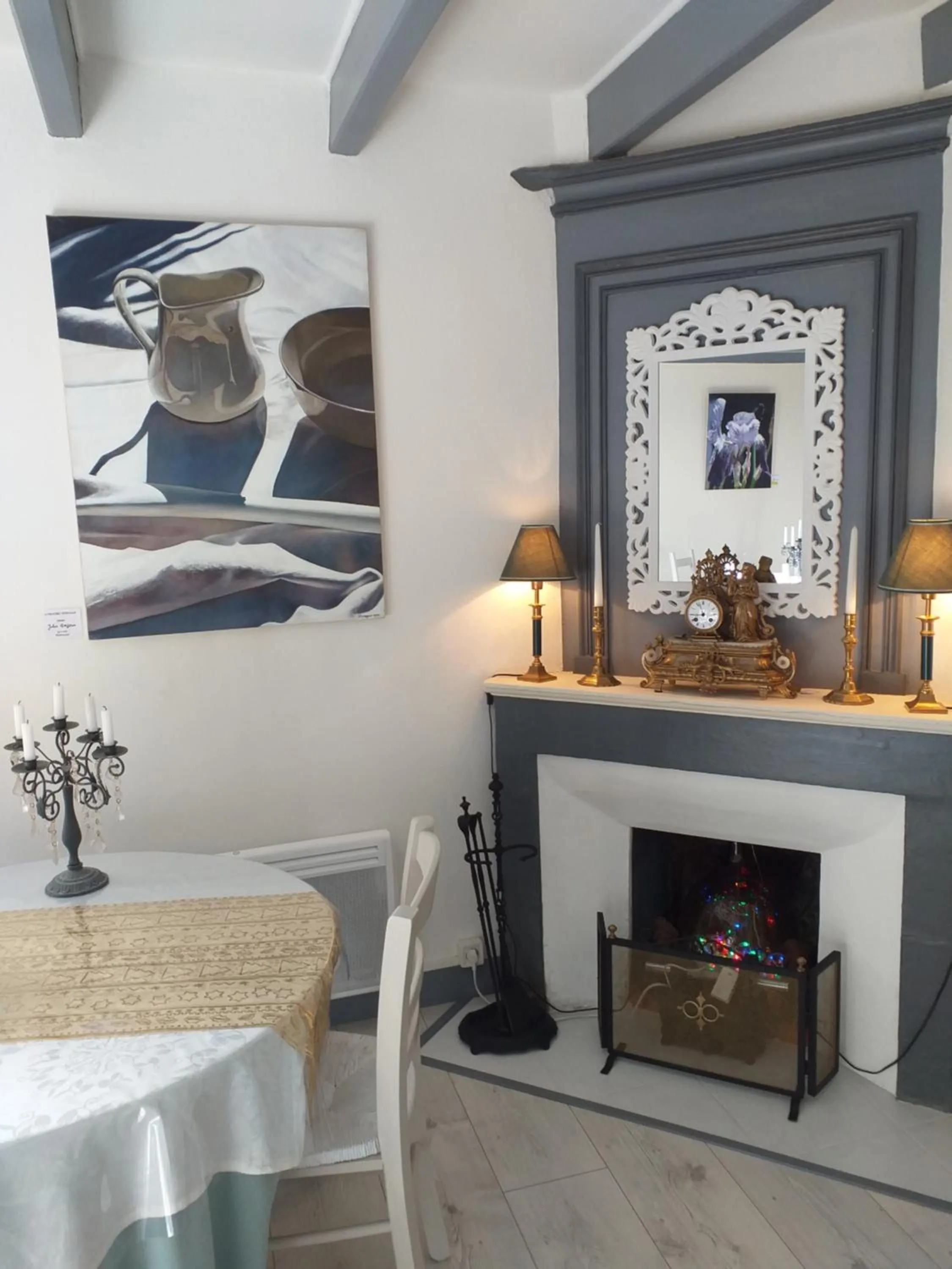 Decorative detail in MONTISMAURELLI