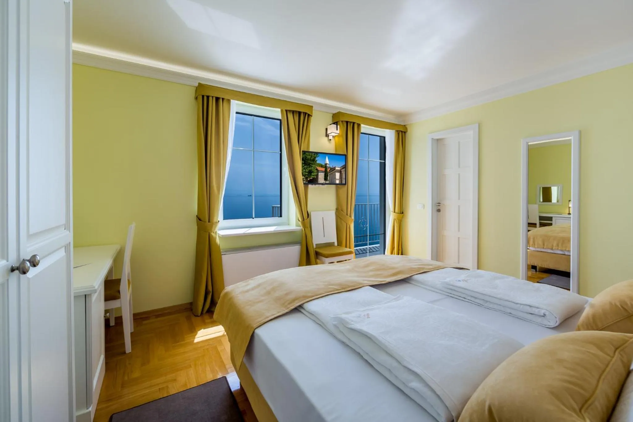 Photo of the whole room, Bed in Hotel Domino