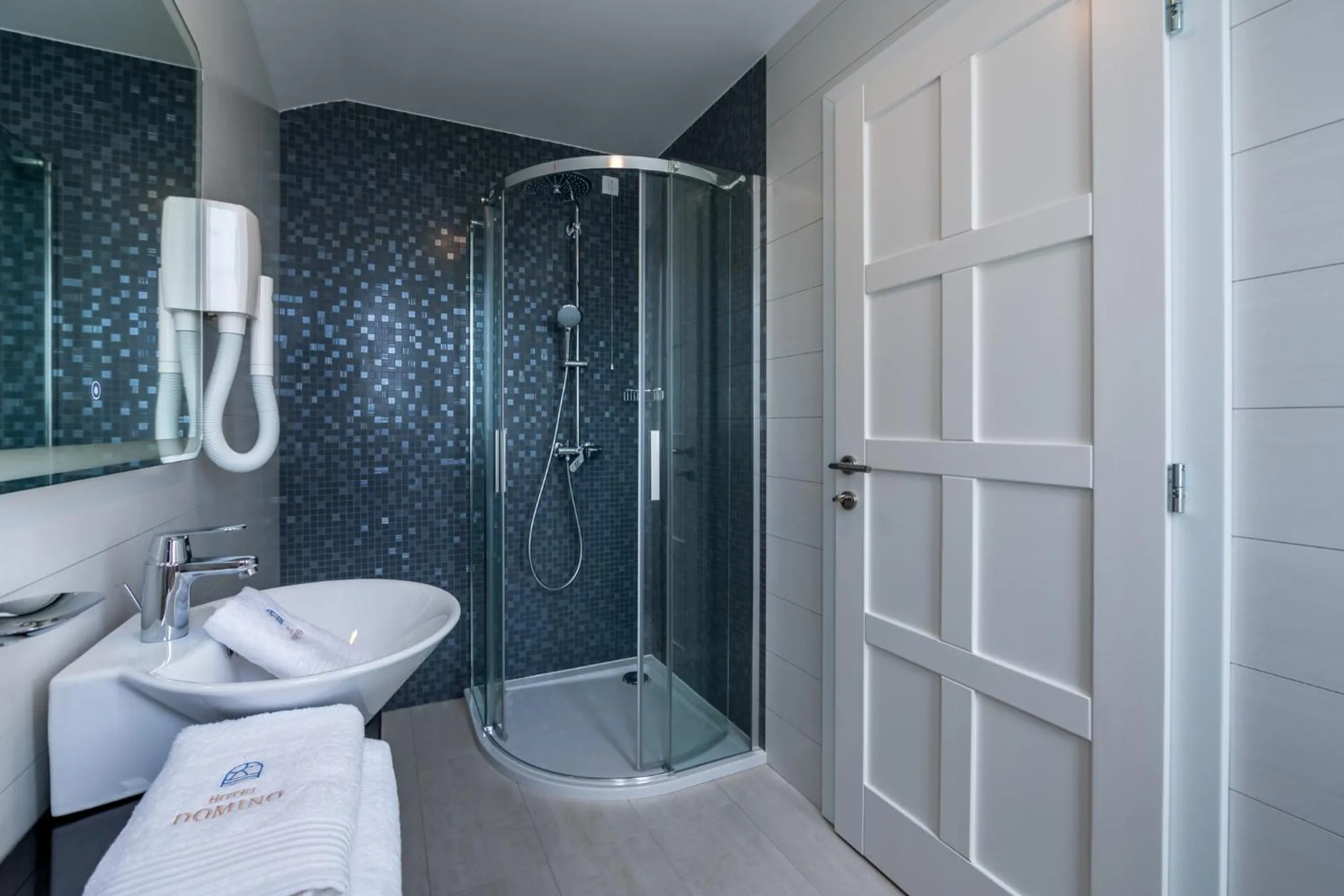 Shower in Hotel Domino