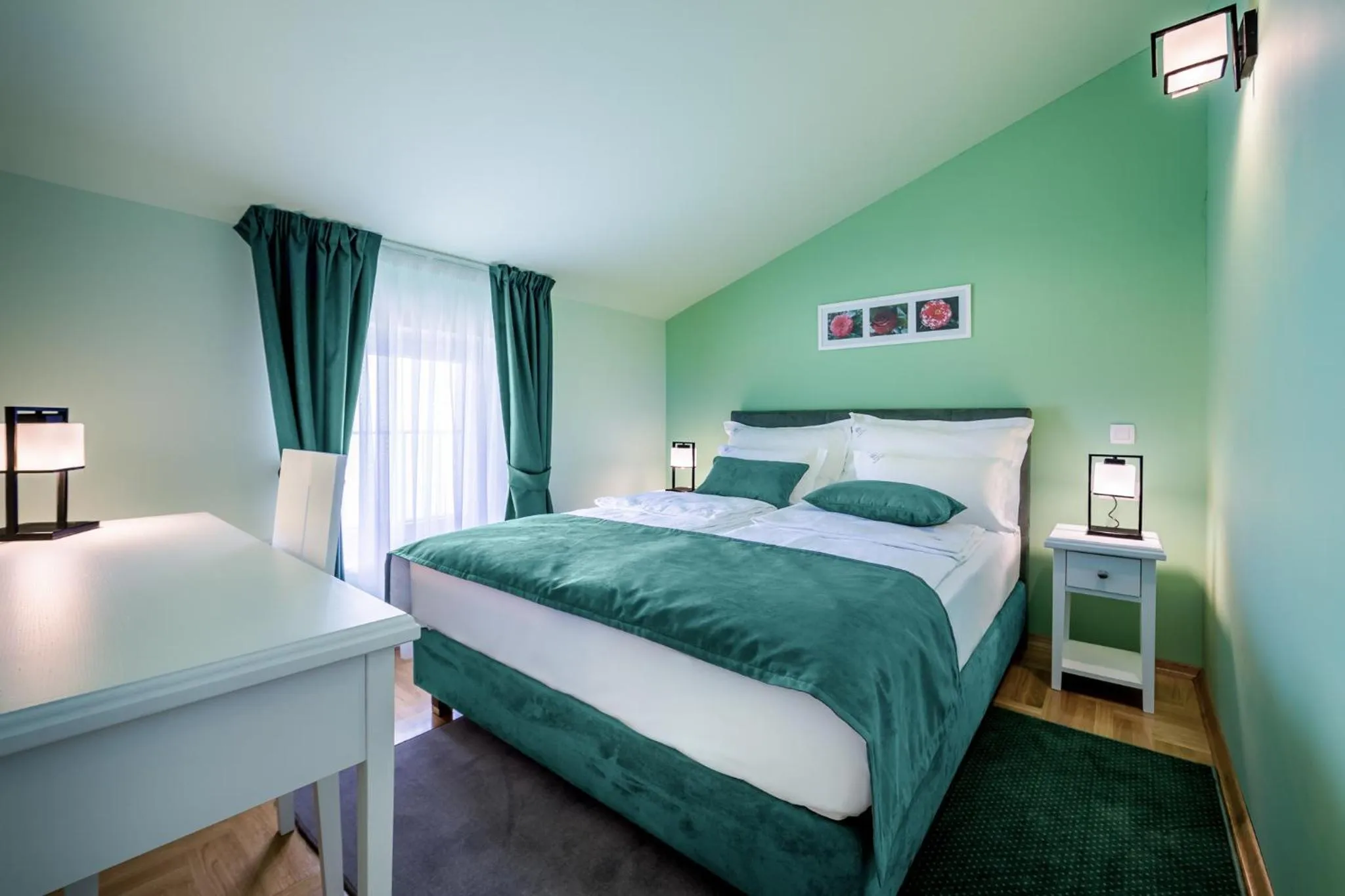 Bedroom, Bed in Hotel Domino