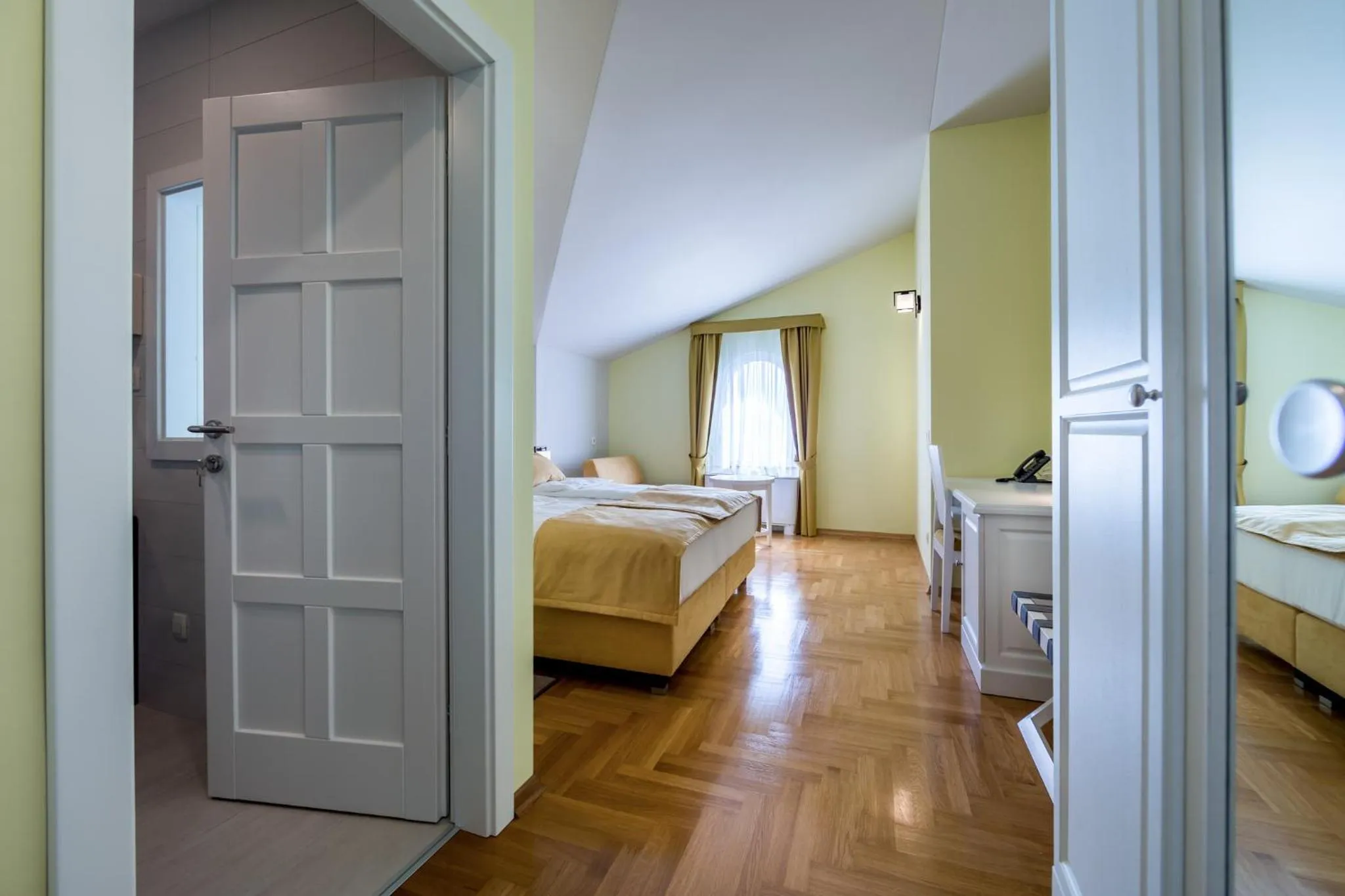 Photo of the whole room, Bed in Hotel Domino