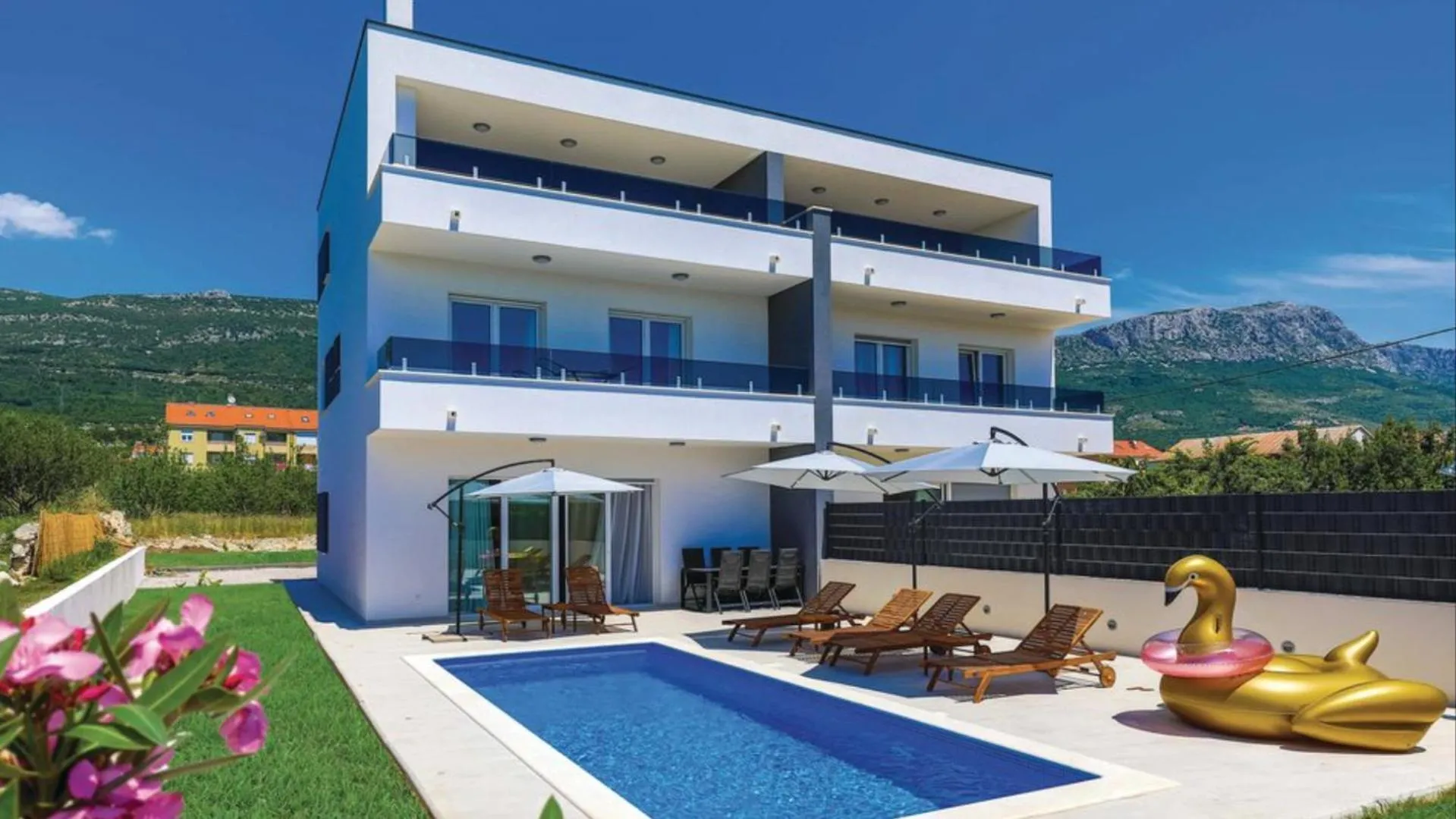 NEW VILLA DAVID, WI-FI, IPTV, 5 bedrooms, 4 bathrooms