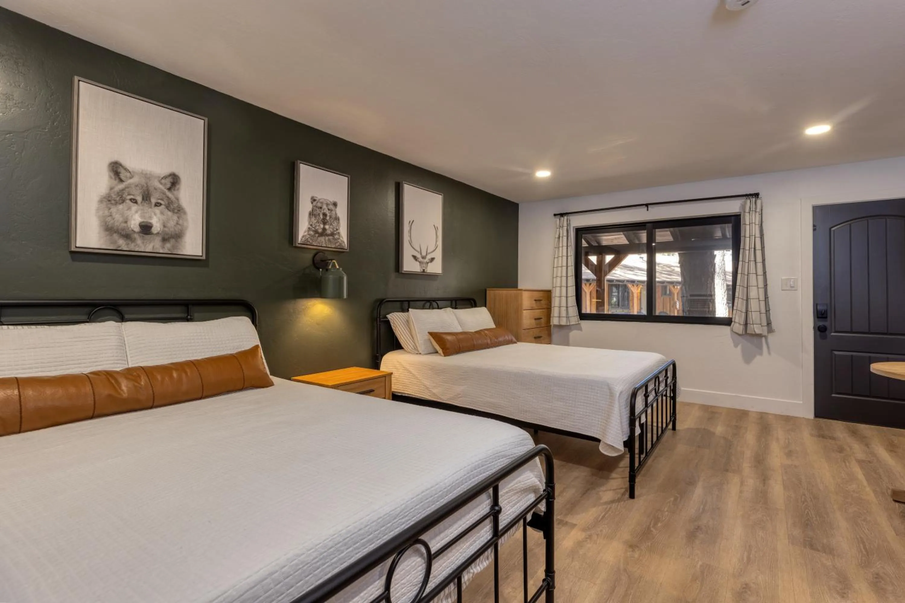 Bed in TimberLodge Inn