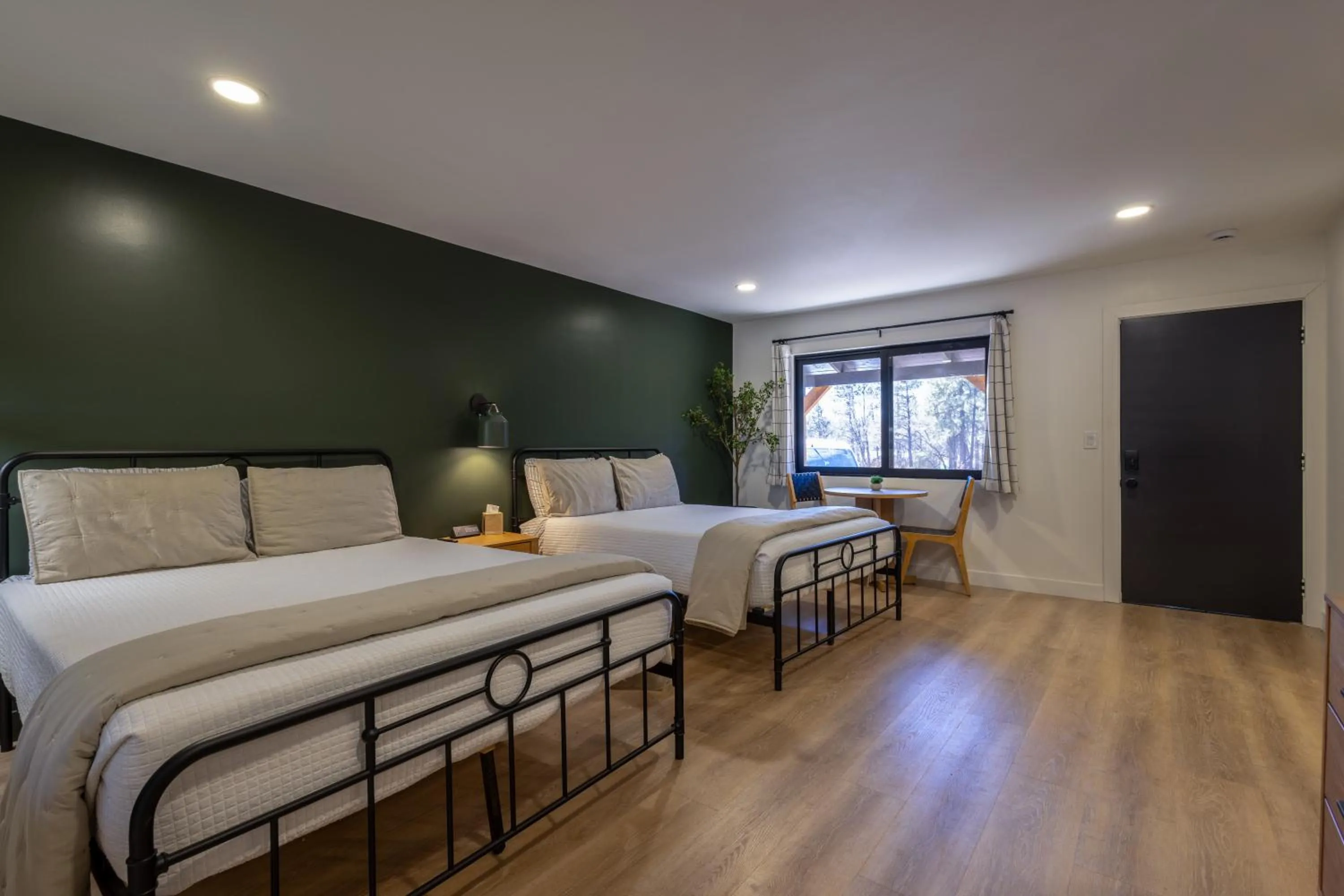 Bed in TimberLodge Inn