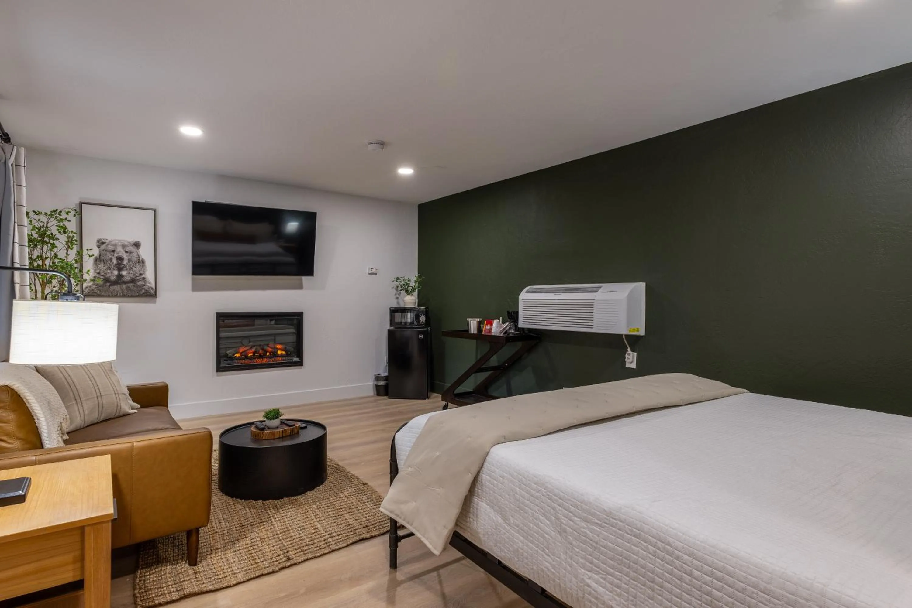 Bed in TimberLodge Inn