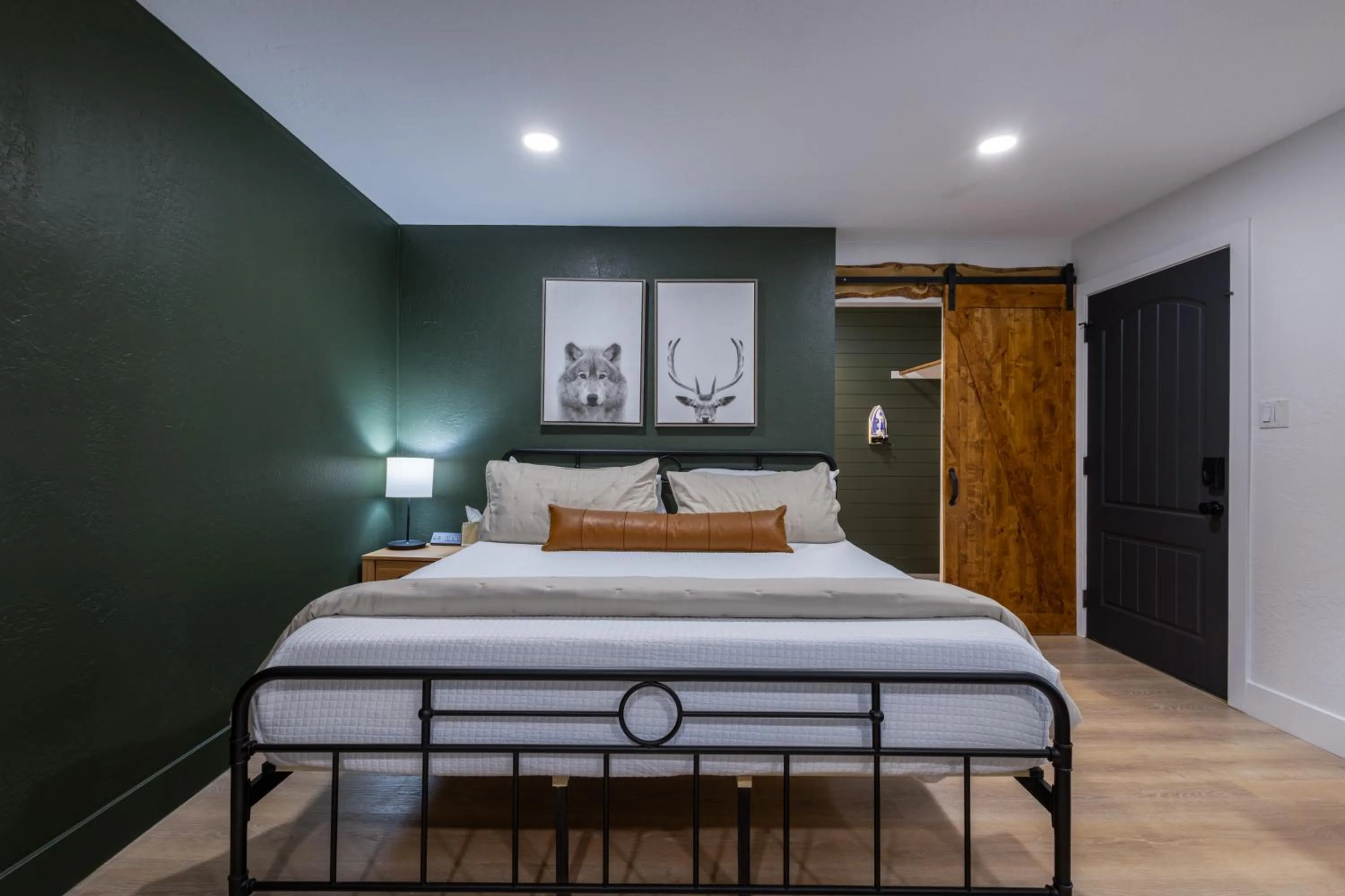 Bed in TimberLodge Inn