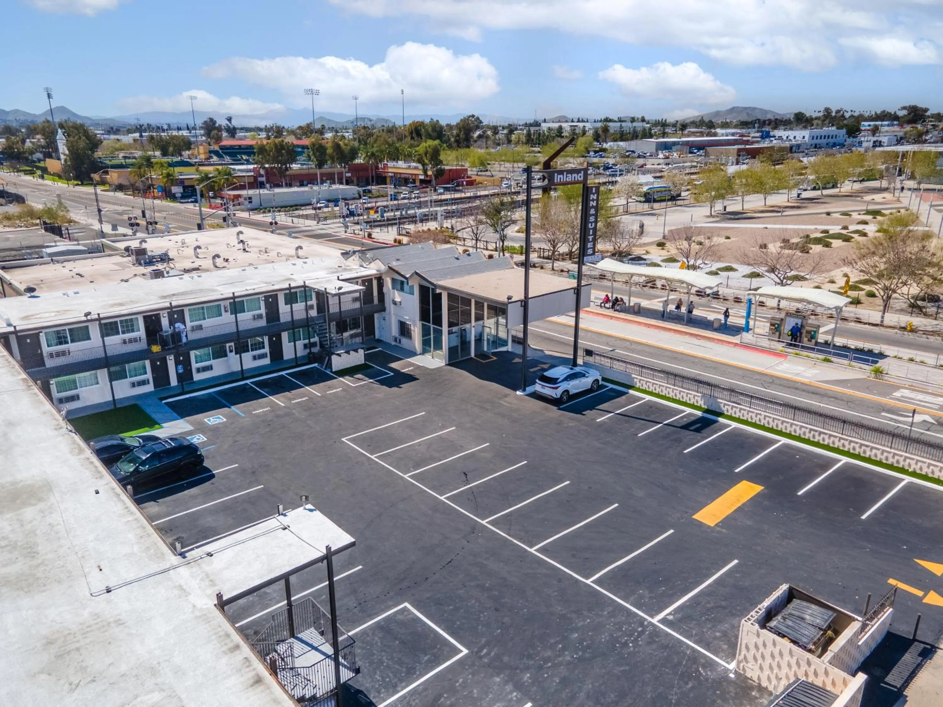 Parking in Inland Inn & Suites