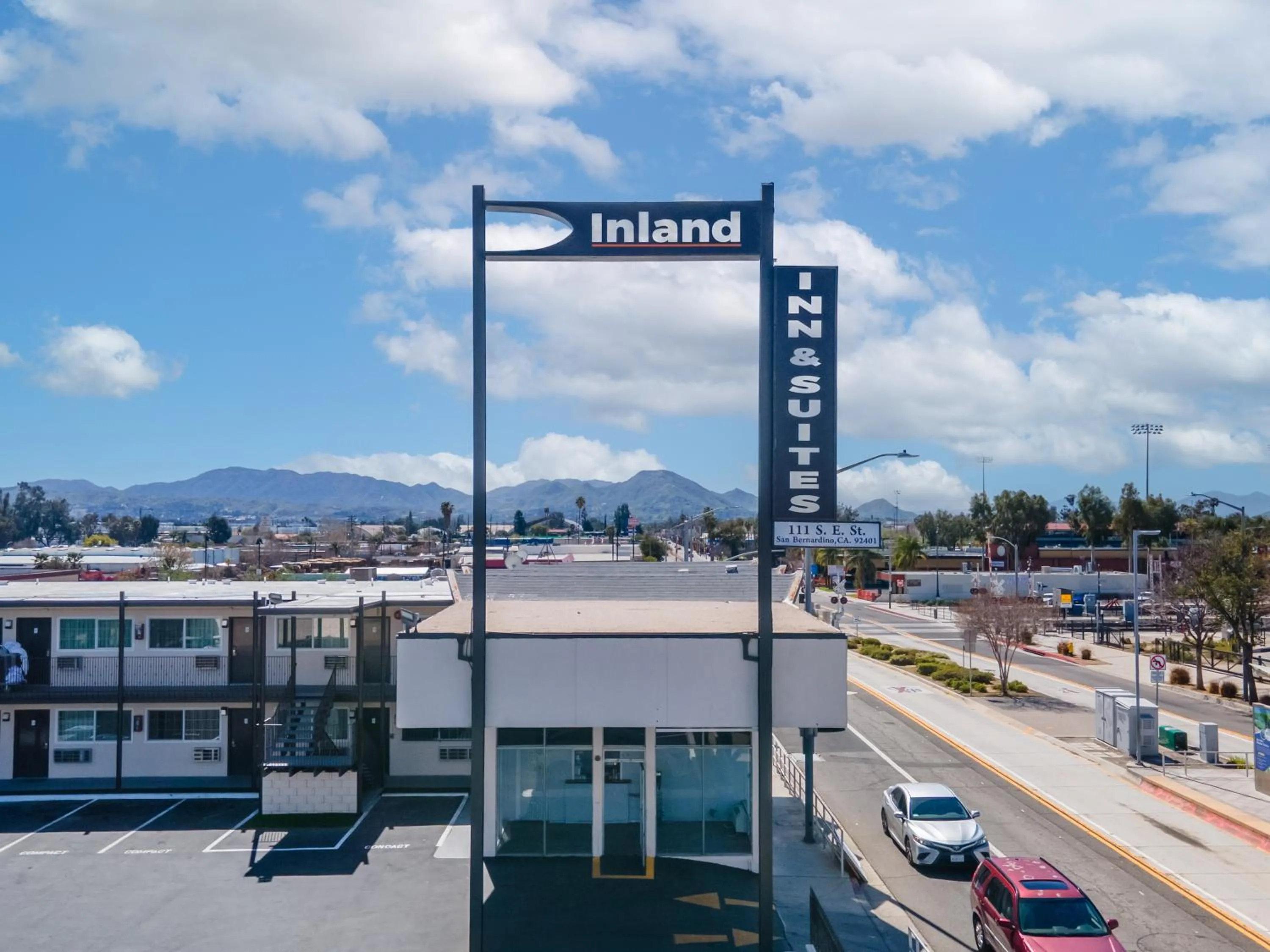 Inland Inn & Suites