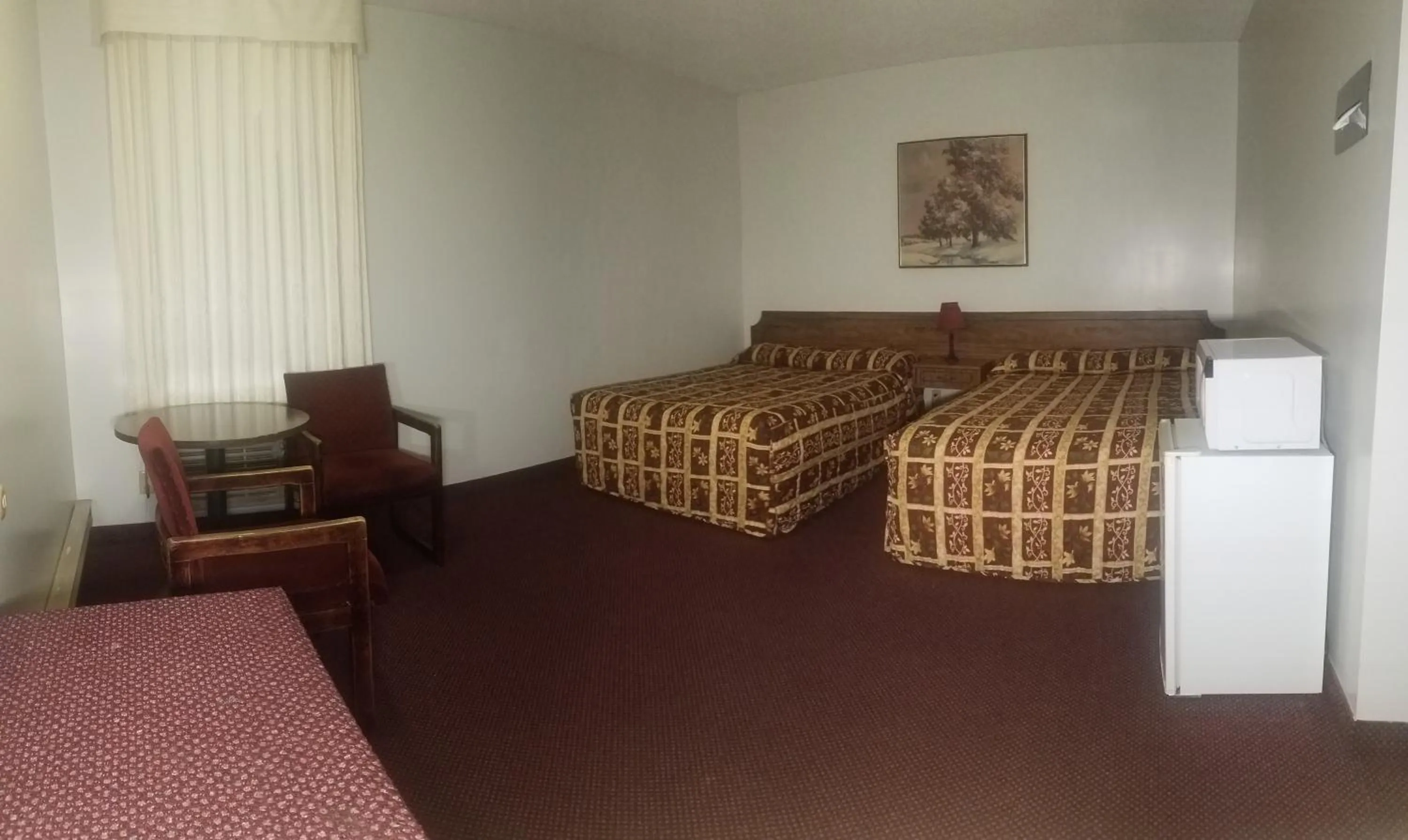 Bed in Amber Inn Motel