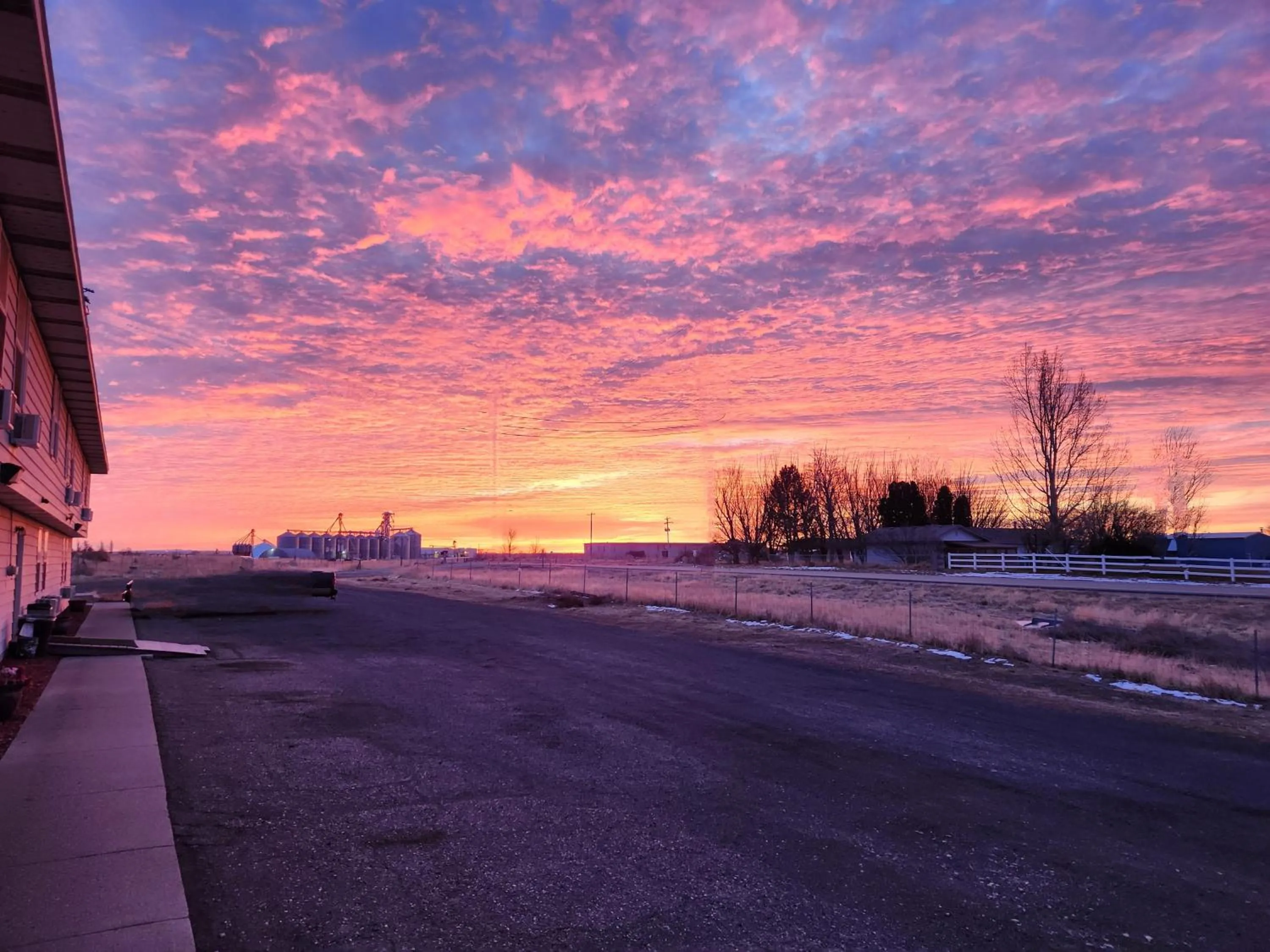 Sunrise in Amber Inn Motel