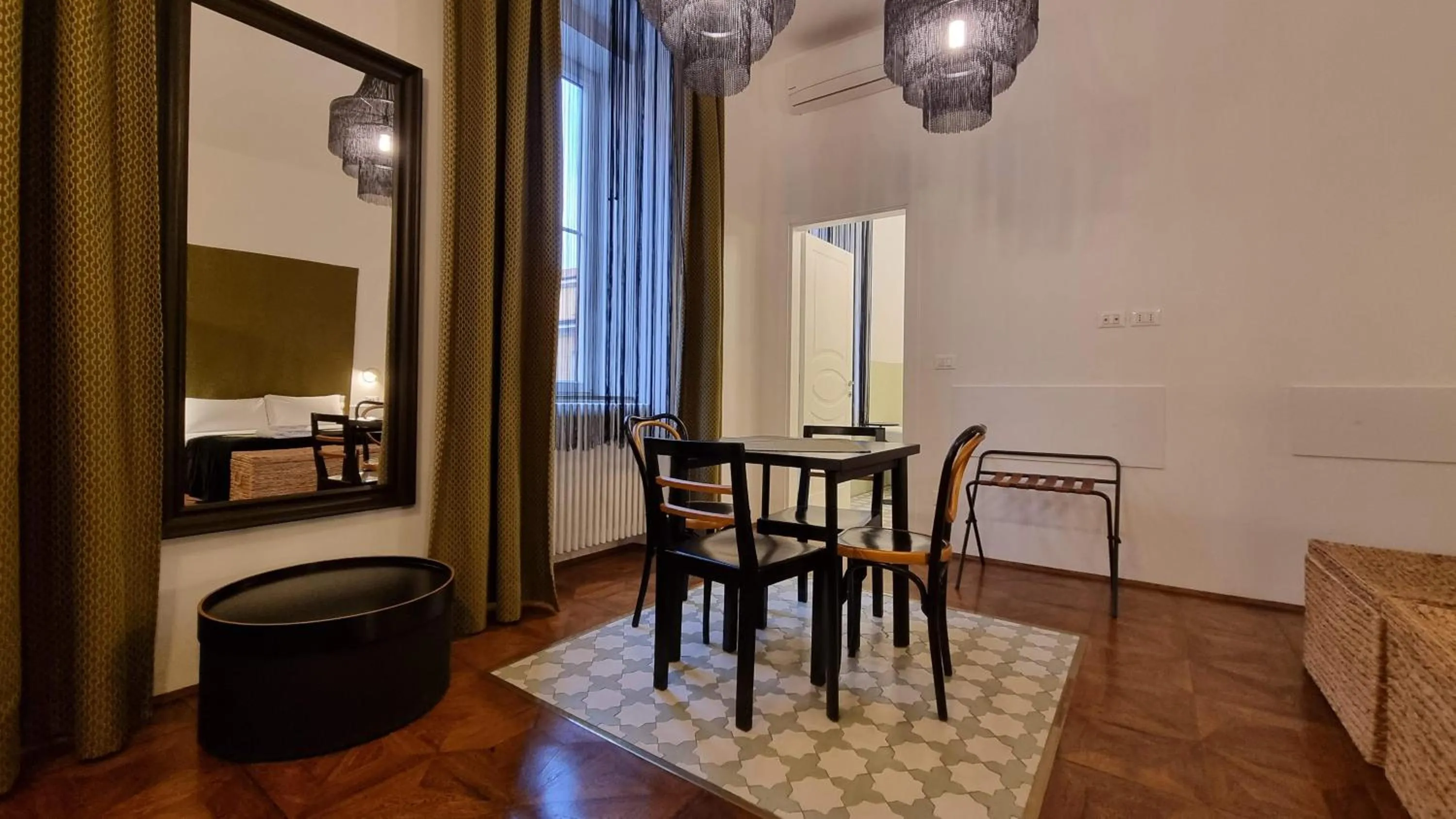 Photo of the whole room in Dada