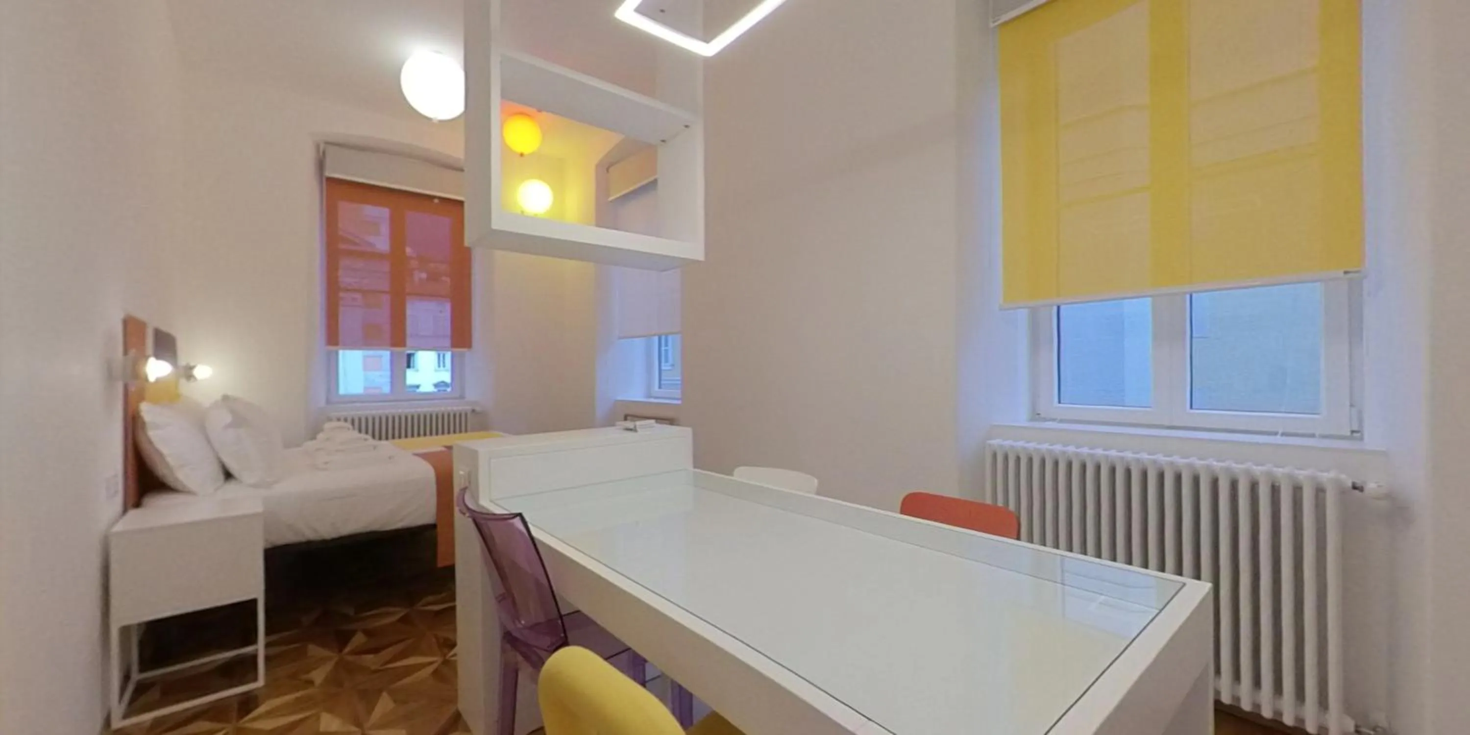 Photo of the whole room, Bed in Dada