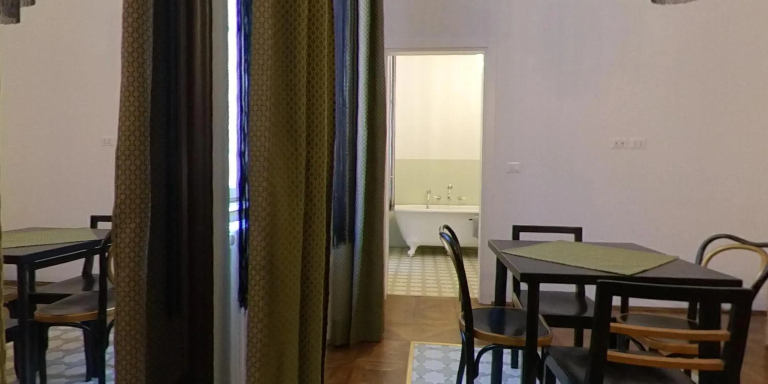 Photo of the whole room in Dada