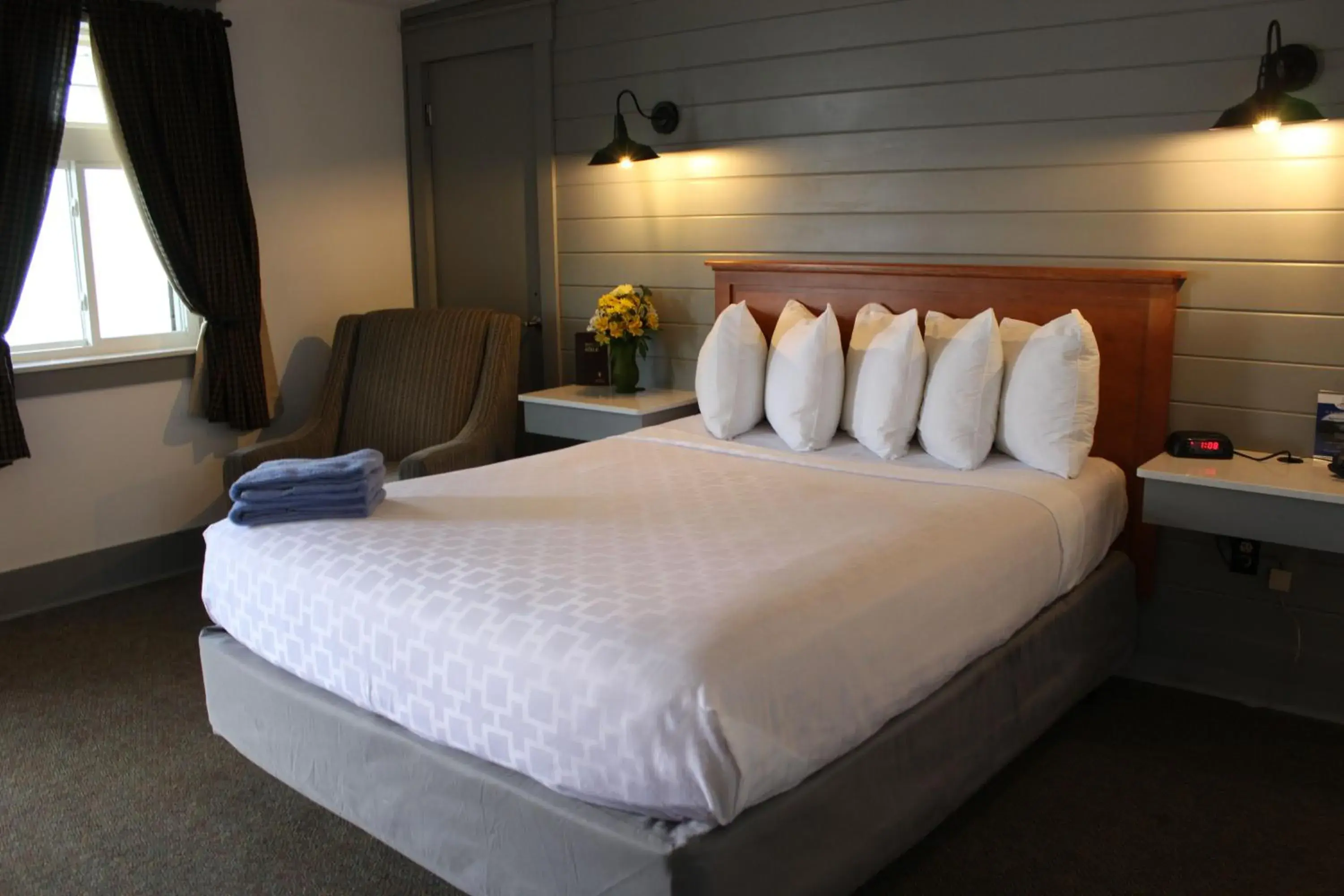 Bedroom, Bed in Canyon Motel Bedroom, Bed in Canyon Motel