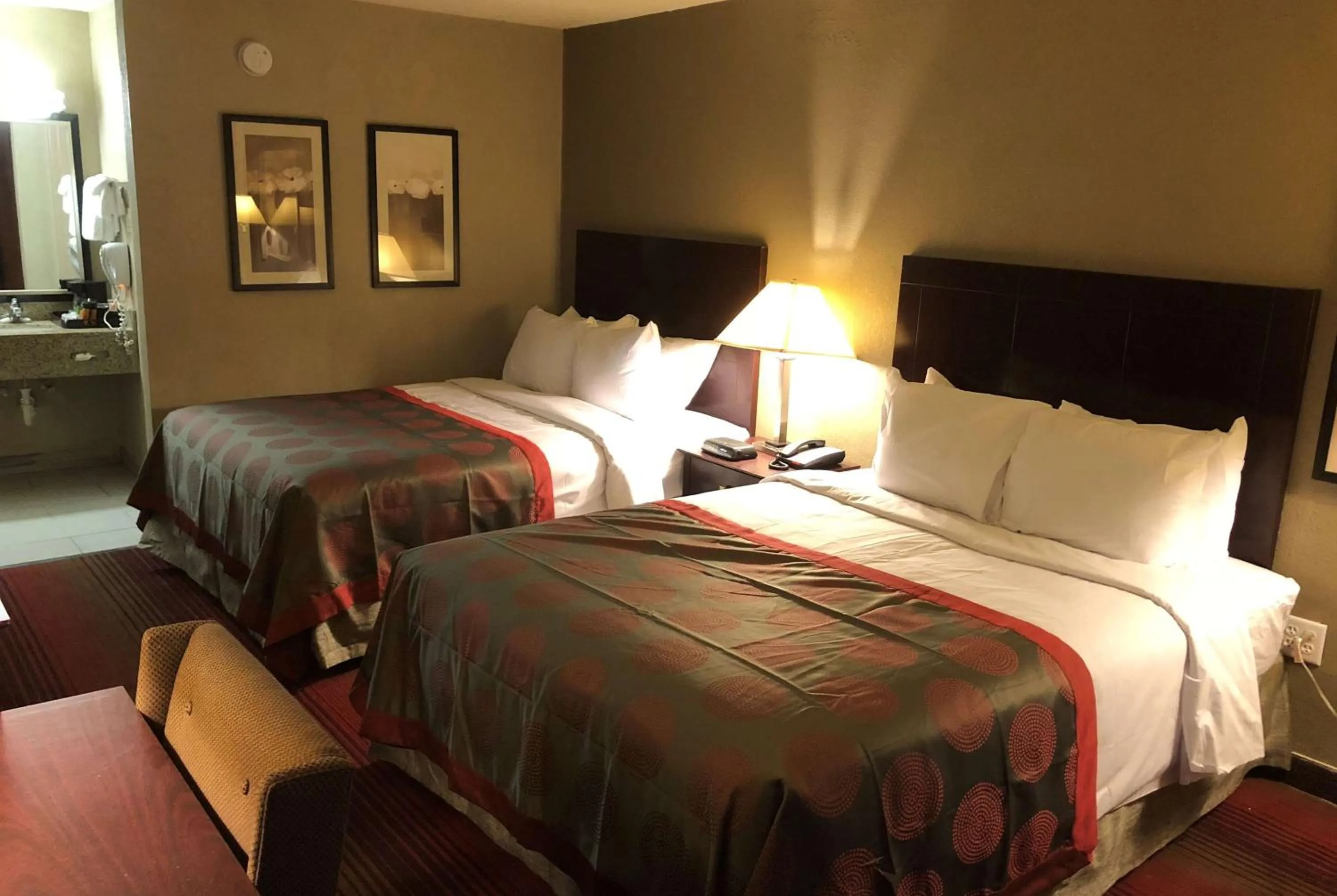 Photo of the whole room, Bed in Michigan City Inn
