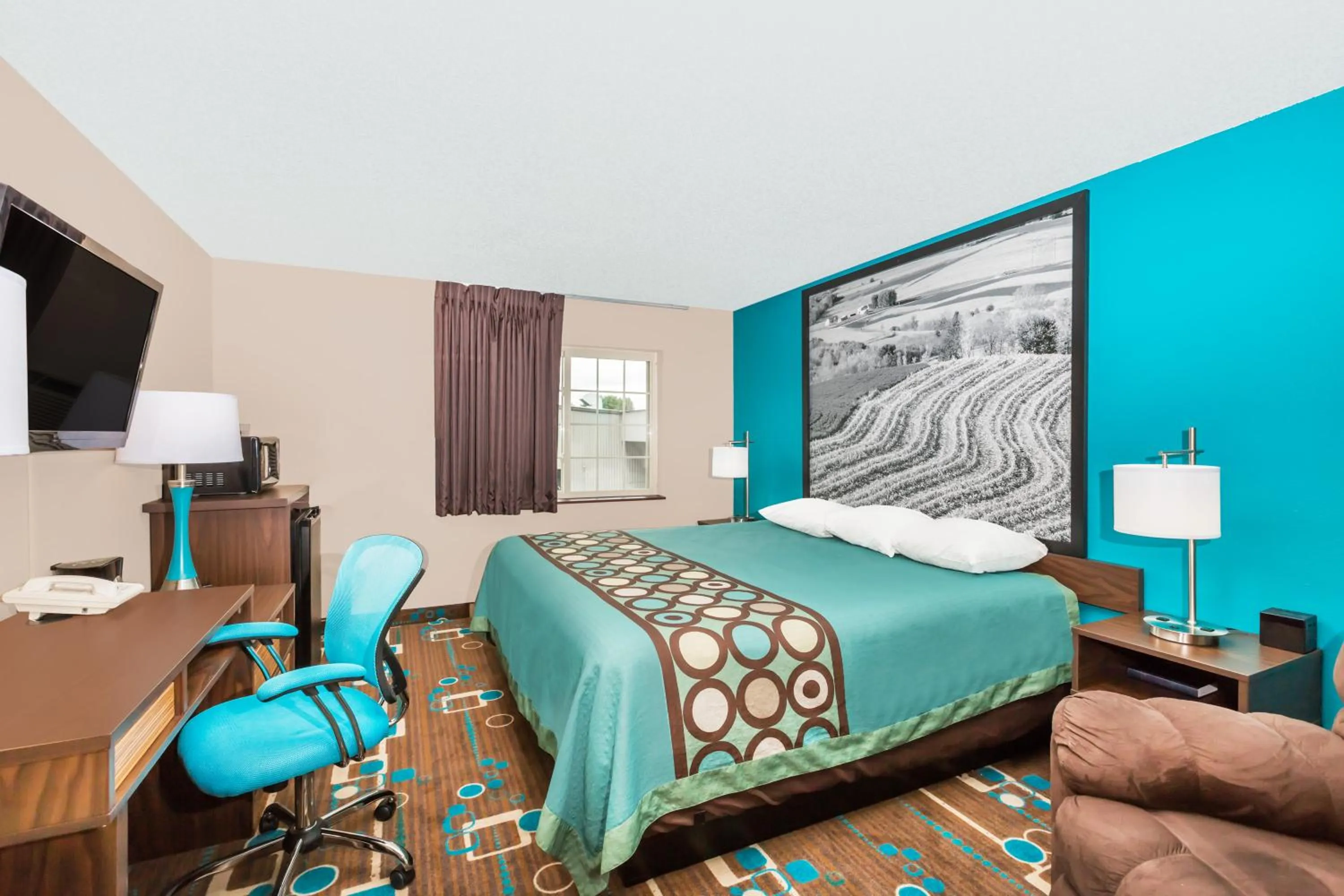 Photo of the whole room in Super 8 by Wyndham Spencer