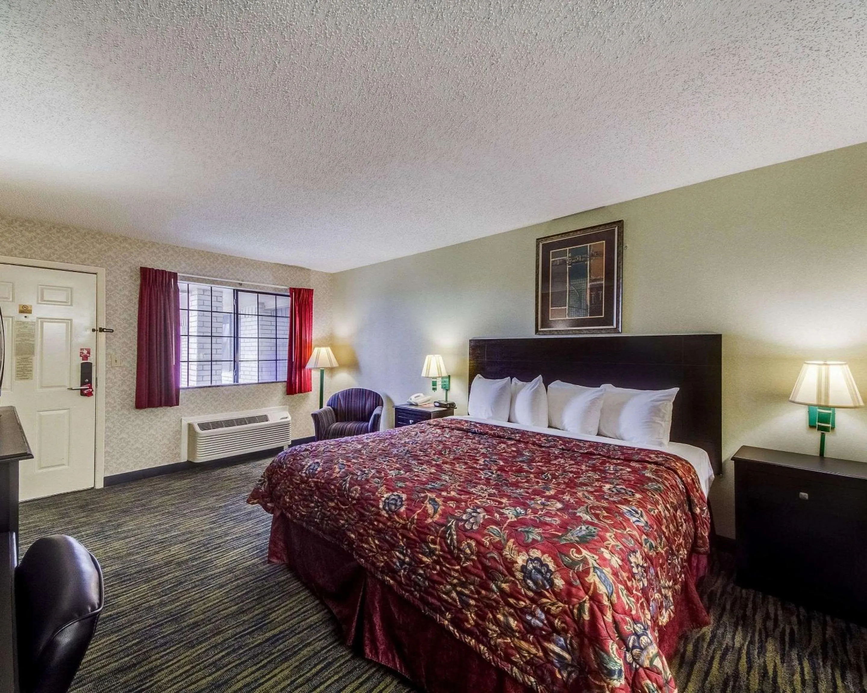 Photo of the whole room, Bed in Econo Lodge Falfurrias Hwy 281