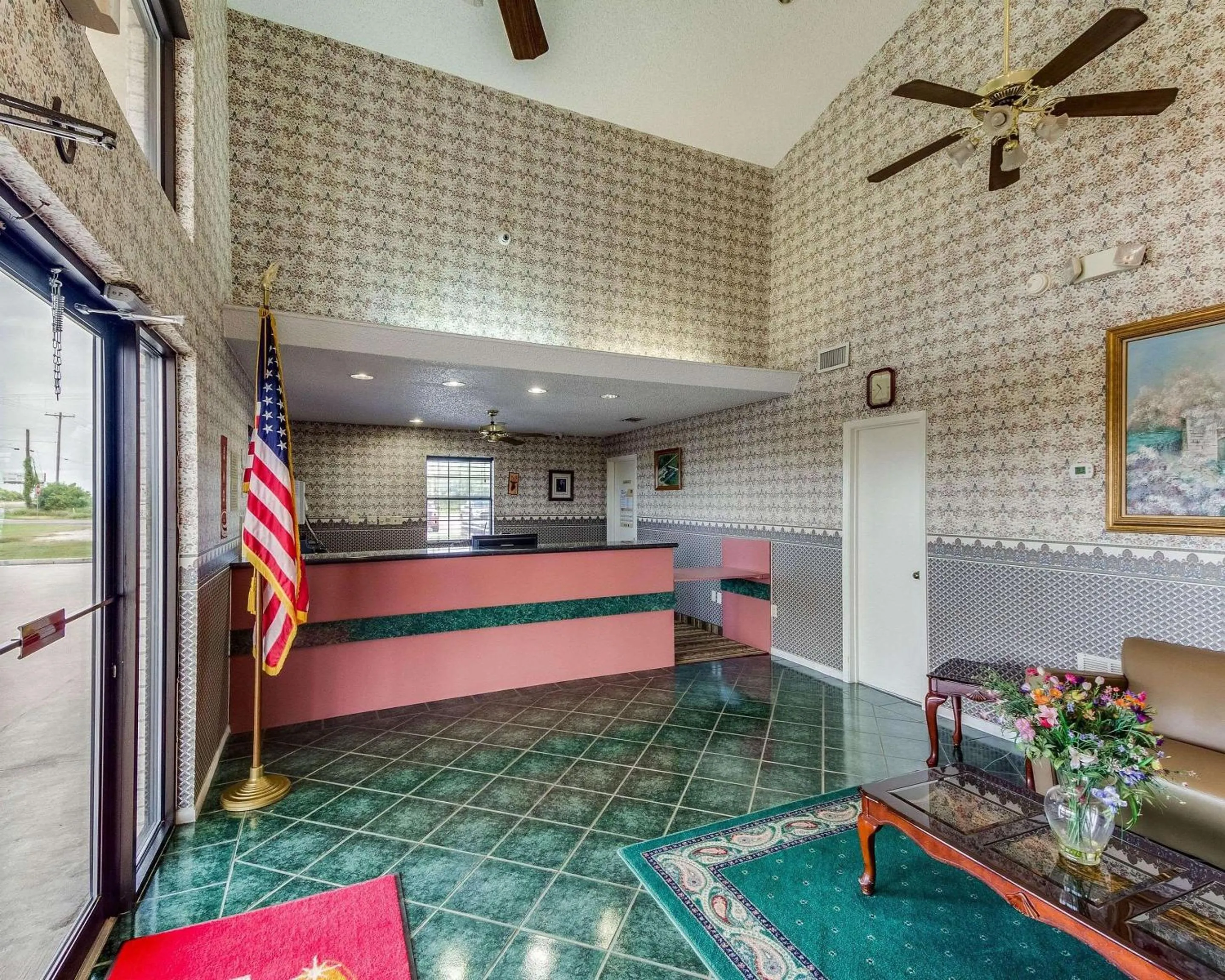 Lobby or reception in Econo Lodge Falfurrias Hwy 281