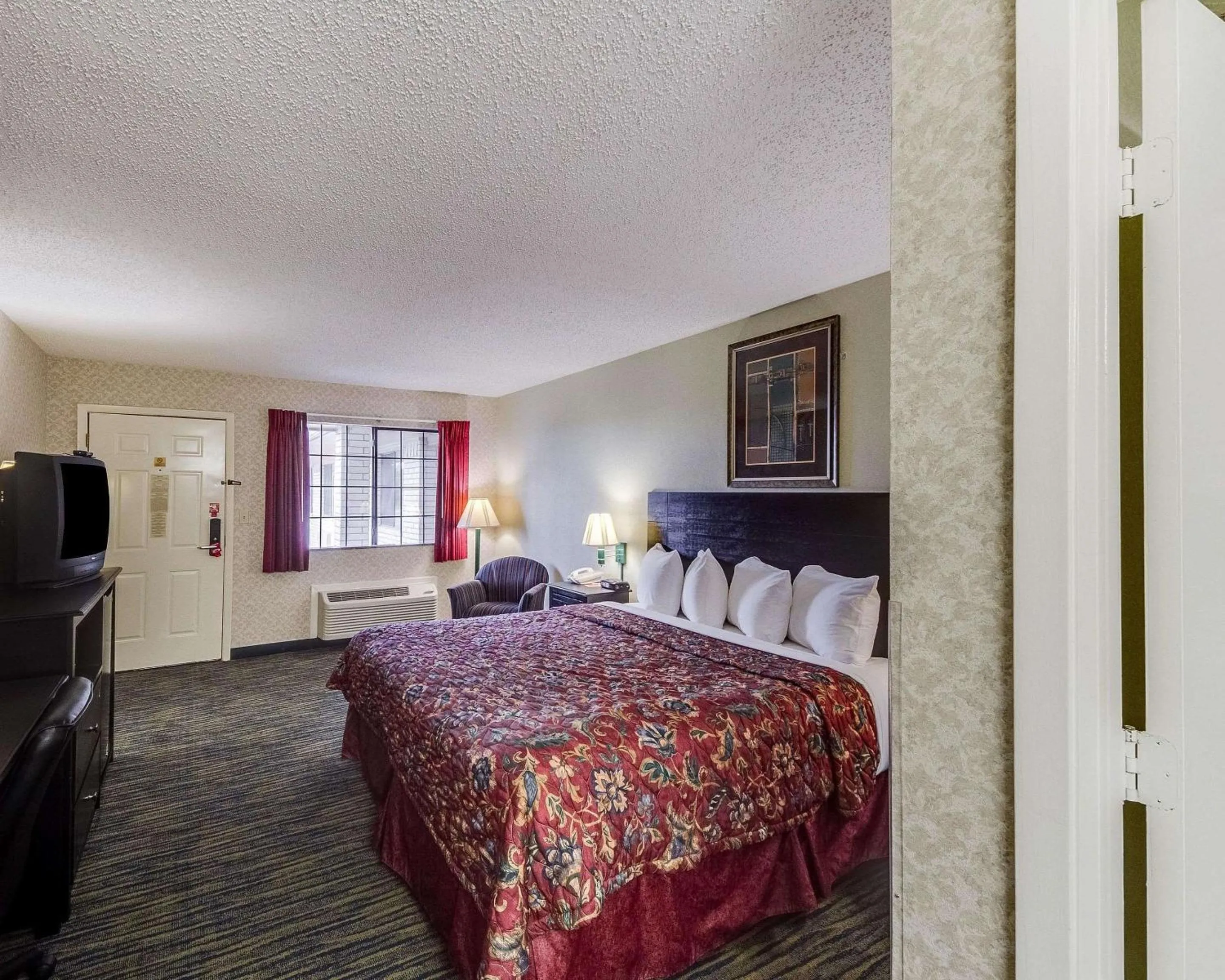 Photo of the whole room, Bed in Econo Lodge Falfurrias Hwy 281