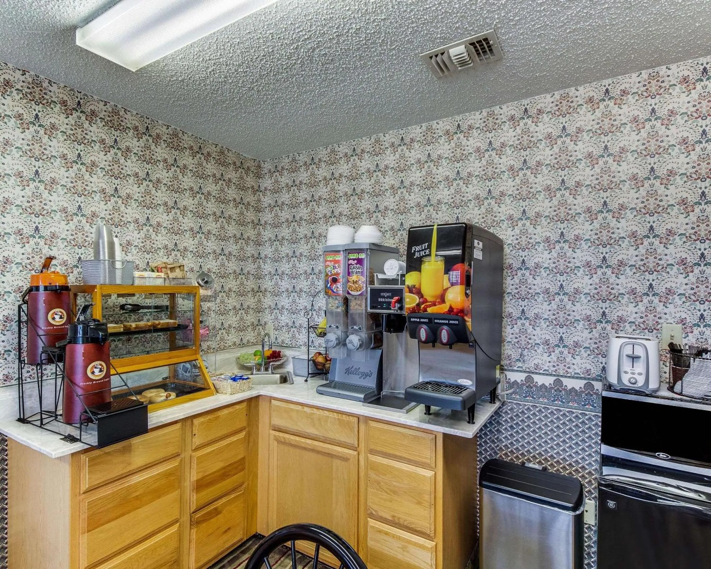 Restaurant/places to eat in Econo Lodge Falfurrias Hwy 281