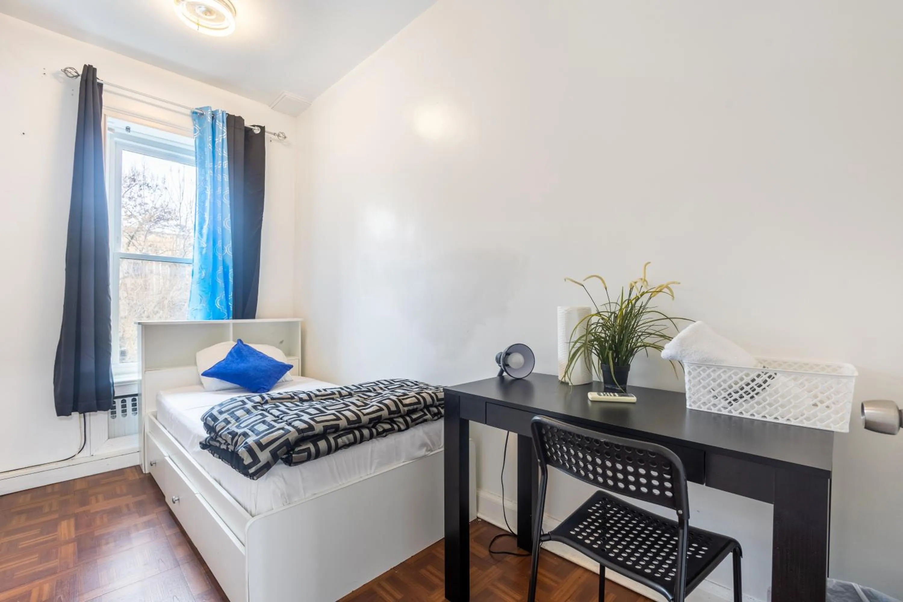 Bedroom, Bed in KLO Guest House