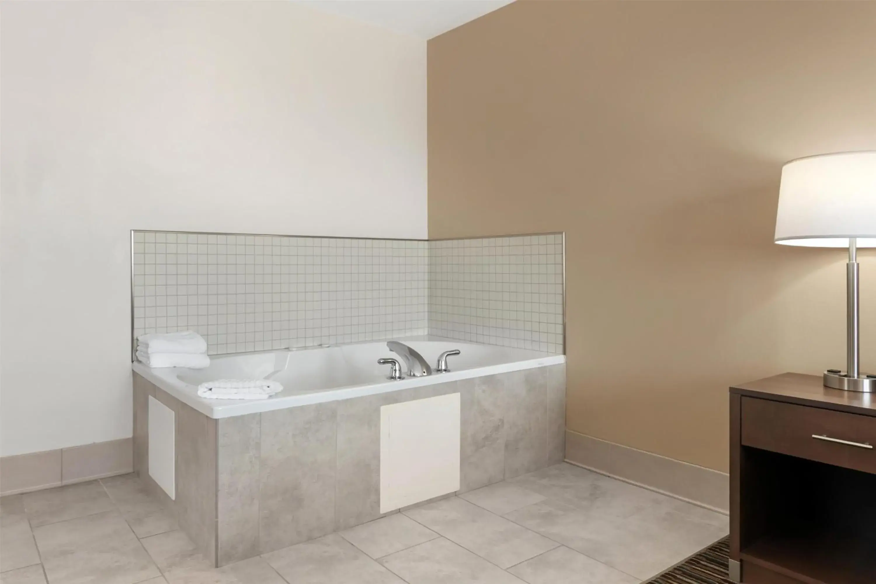 King Room with Spa Bath - Non-Smoking in Best Western Brookfield King Room with Spa Bath - Non-Smoking in Best Western Brookfield