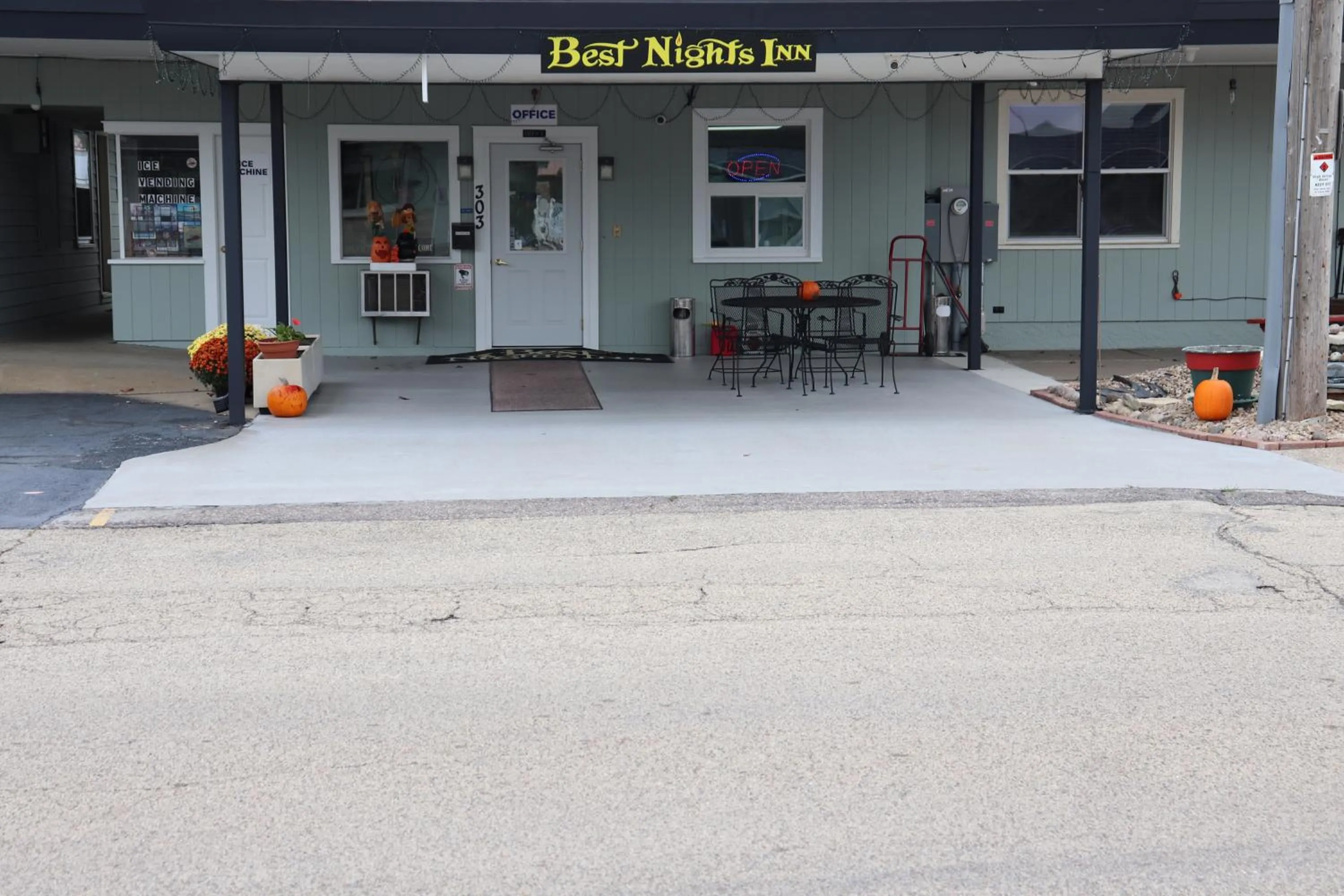 Property building in Best Nights Inn - Sparta