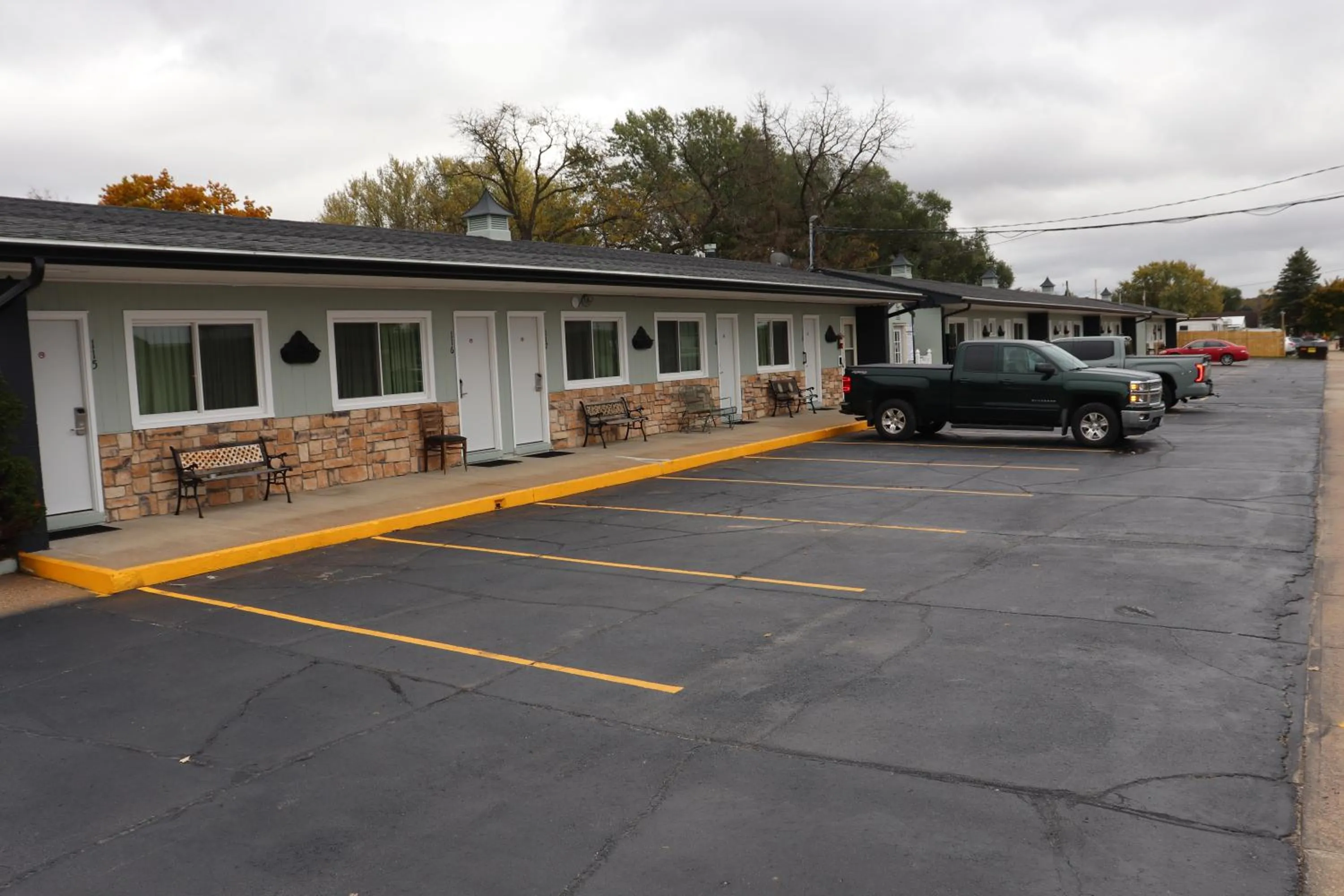 Property building in Best Nights Inn - Sparta