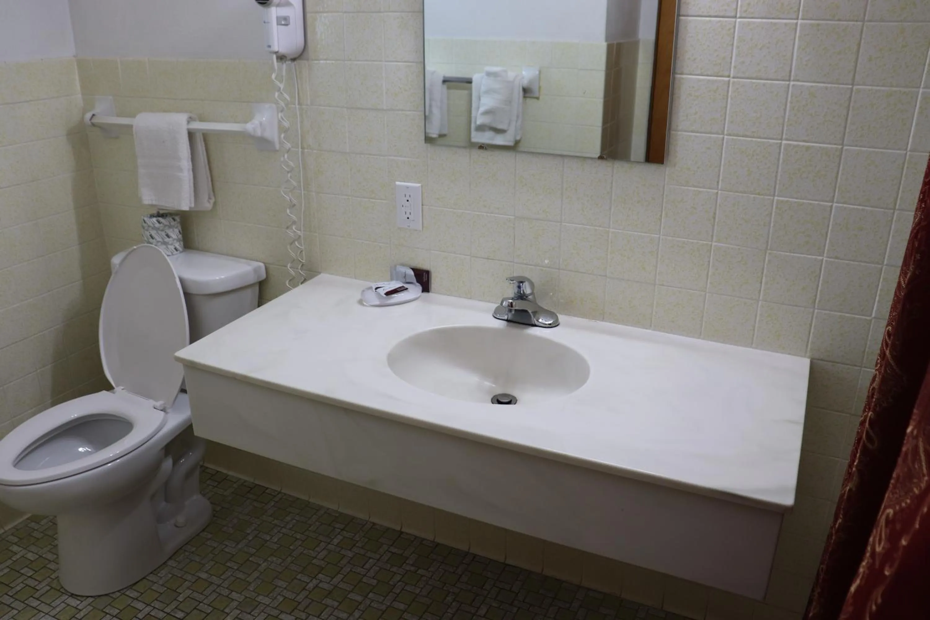 Toilet in Best Nights Inn - Sparta