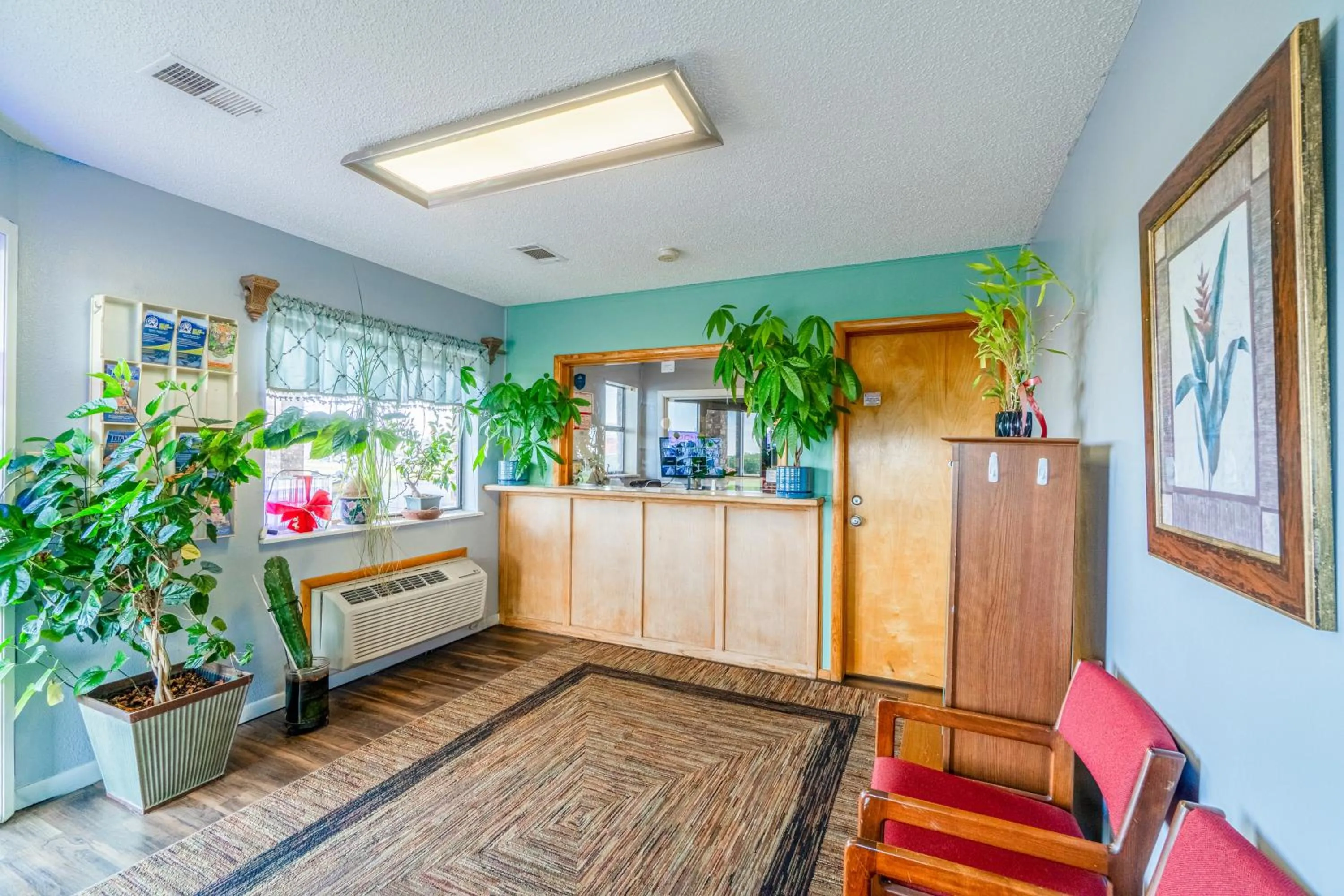 Lobby or reception in Capital O Aurora Inn Monett US 60