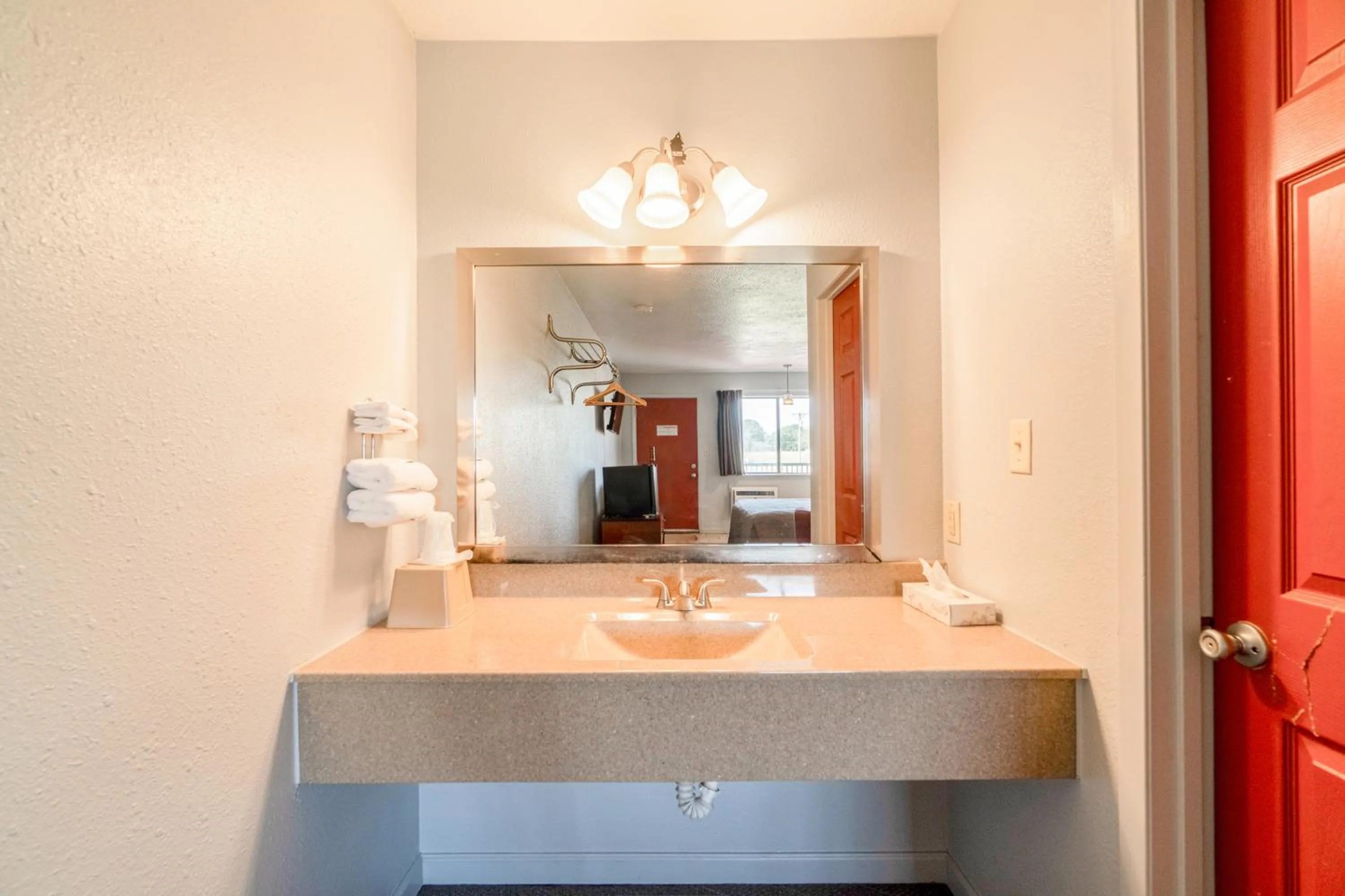 Bathroom in Capital O Aurora Inn Monett US 60