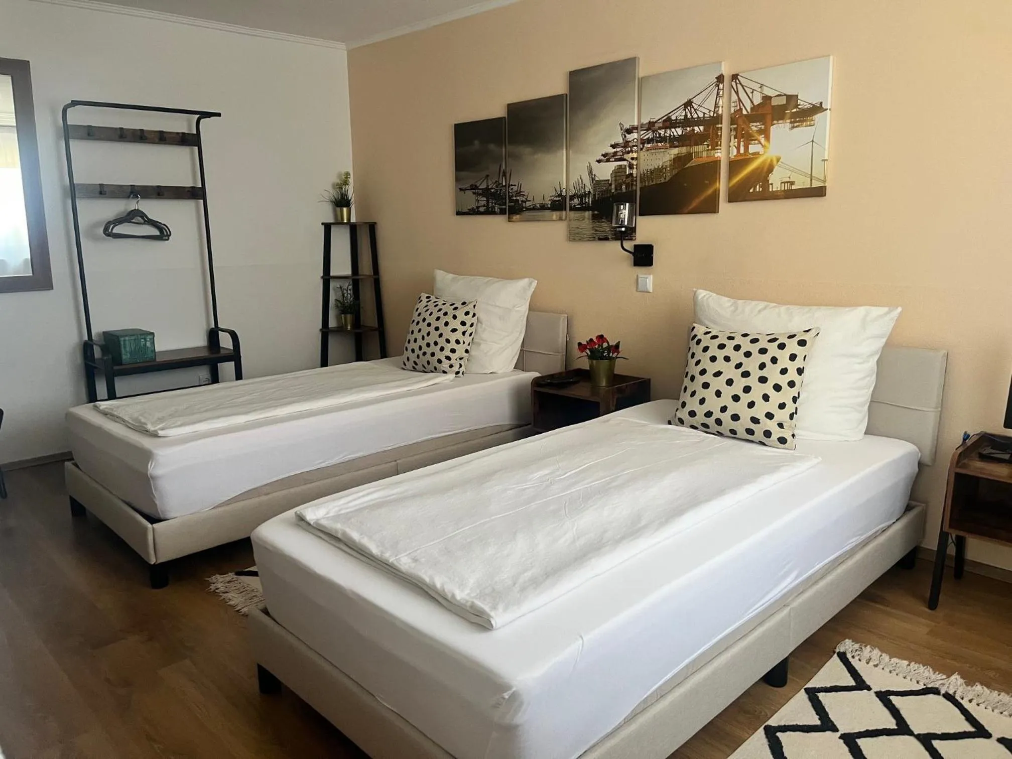 Photo of the whole room, Bed in Hotel am Hafen