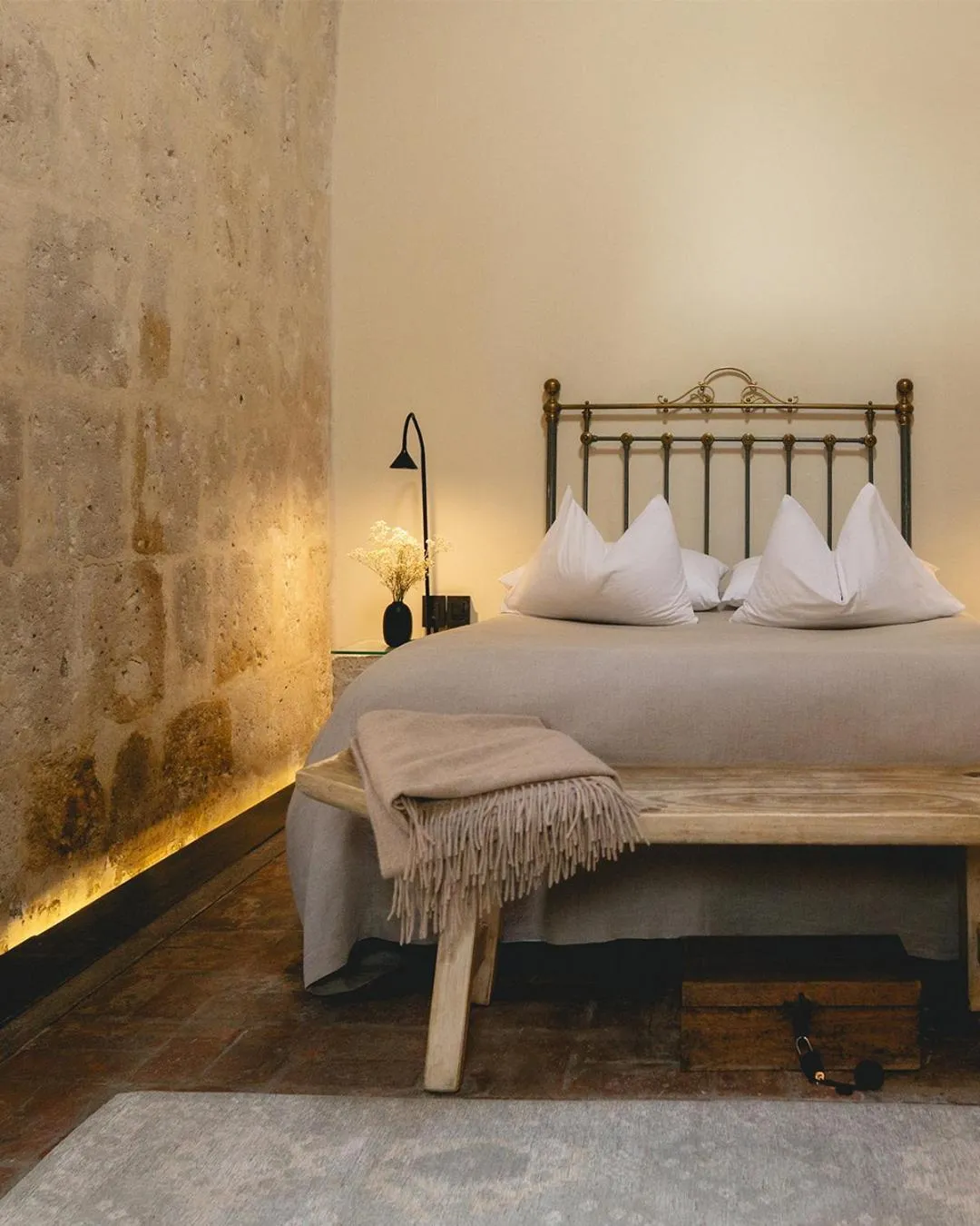 Bed in CIRQA - Relais & Châteaux