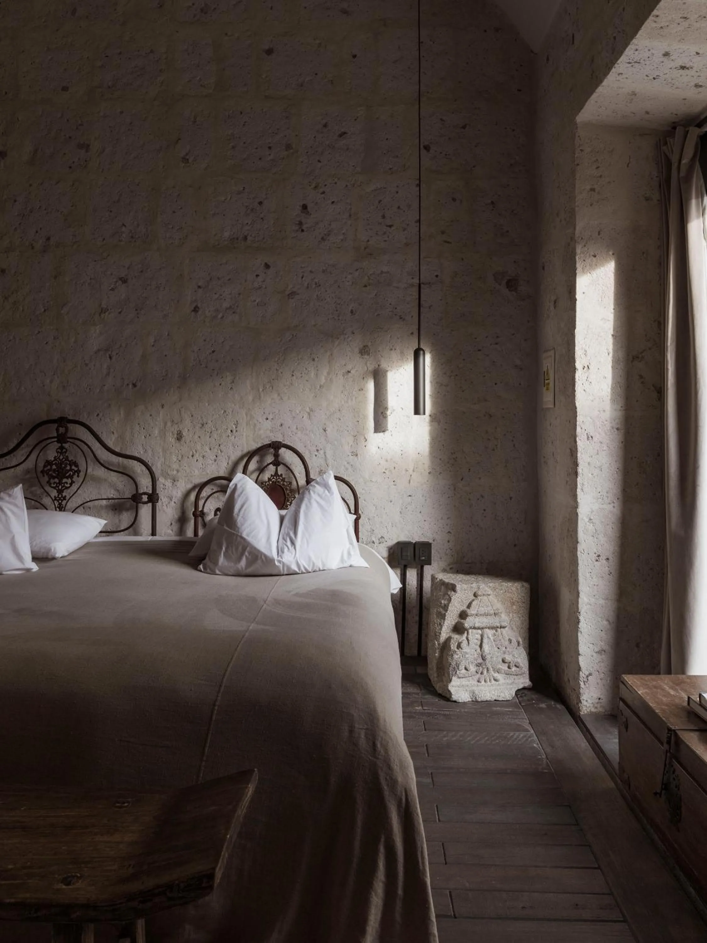 Bed in CIRQA - Relais & Châteaux